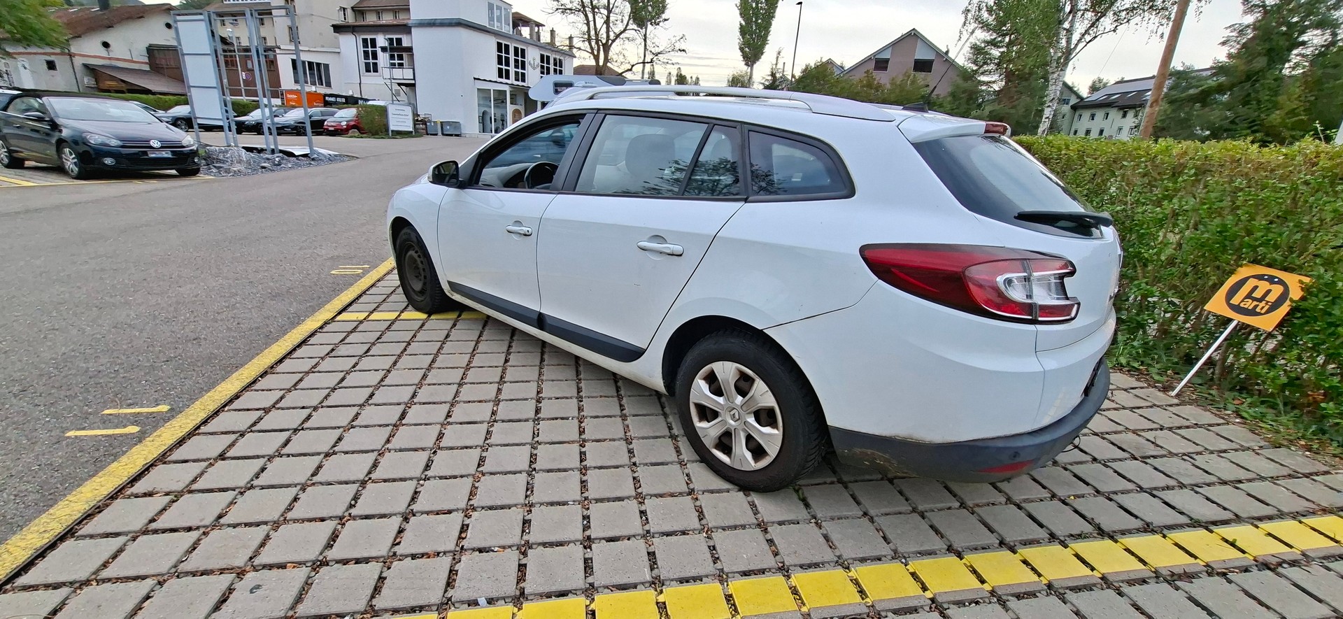 RENAULT Mégane Grandtour 1.5 dCi Dynamique EDC-image-2