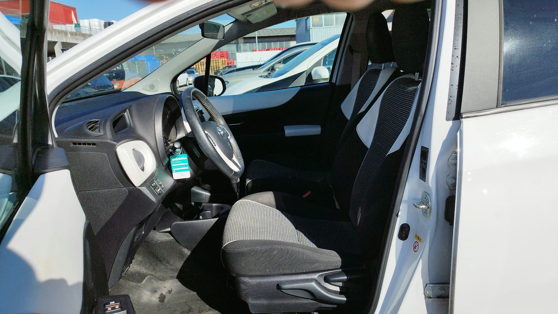 TOYOTA Yaris 1.33 Sol Multidrive-image-11