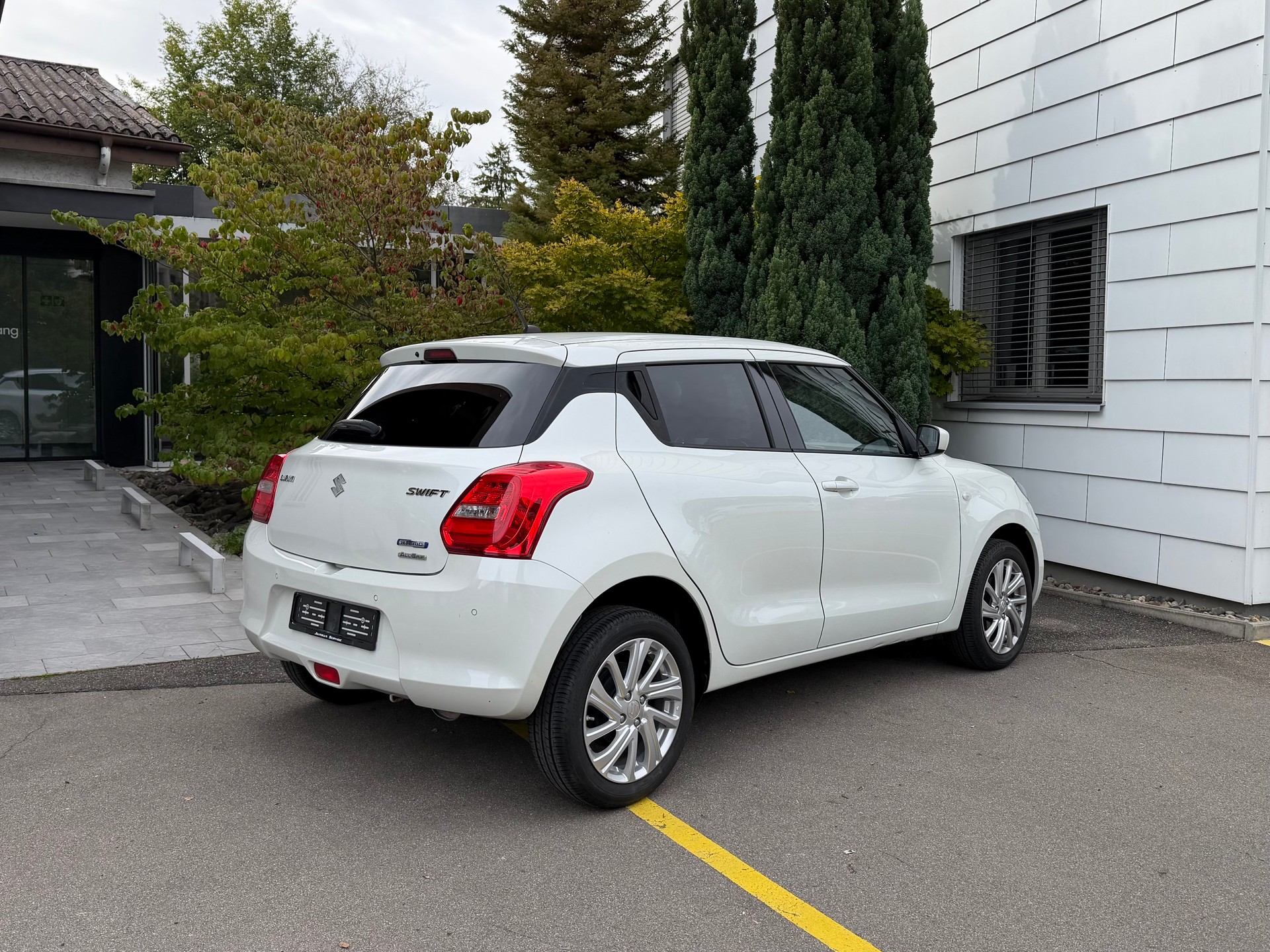 SUZUKI Swift 1.2 Compact Top 4x4 Hybrid *Top-Ausstattung*aus 1. Hand*Servicegepflegt*-image-3