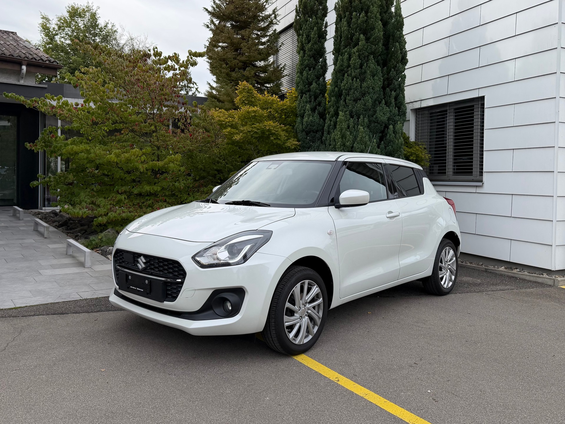 SUZUKI Swift 1.2 Compact Top 4x4 Hybrid *Top-Ausstattung*aus 1. Hand*Servicegepflegt*-image-1