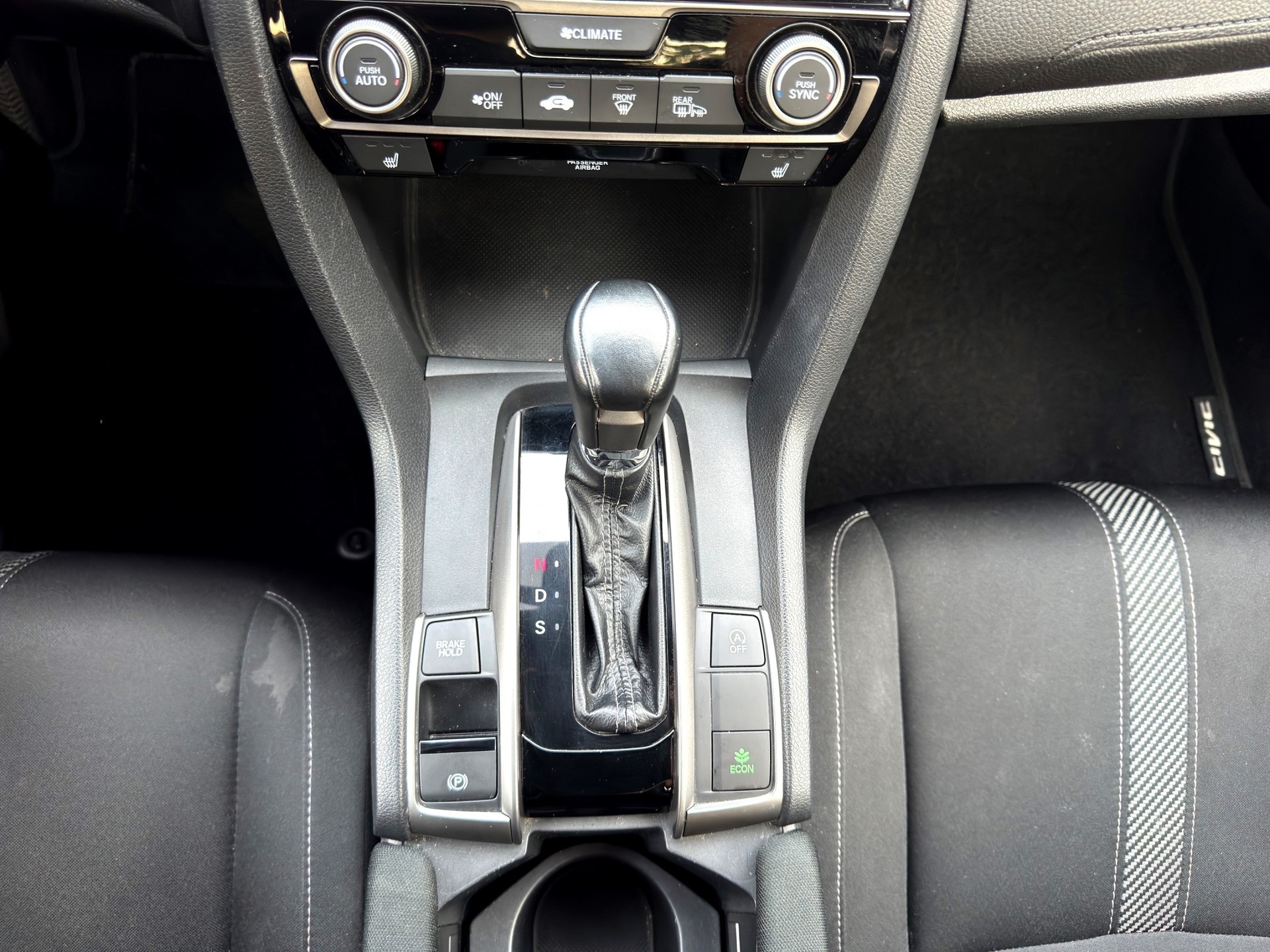 HONDA Civic 1.0 VTEC Elegance CVT-image-13