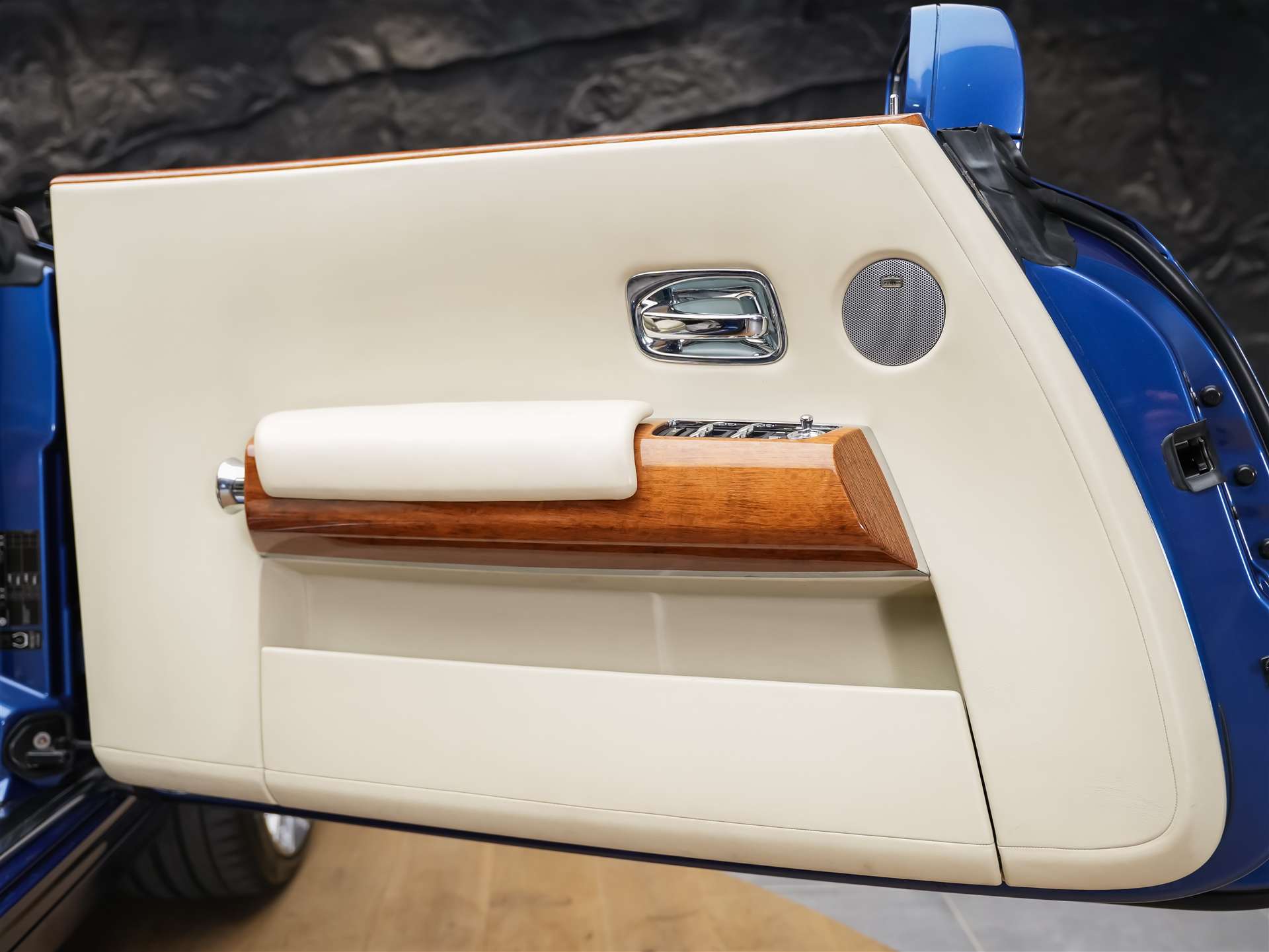 ROLLS-ROYCE Phantom Drophead *Standlüftung*Lexicon*-image-30