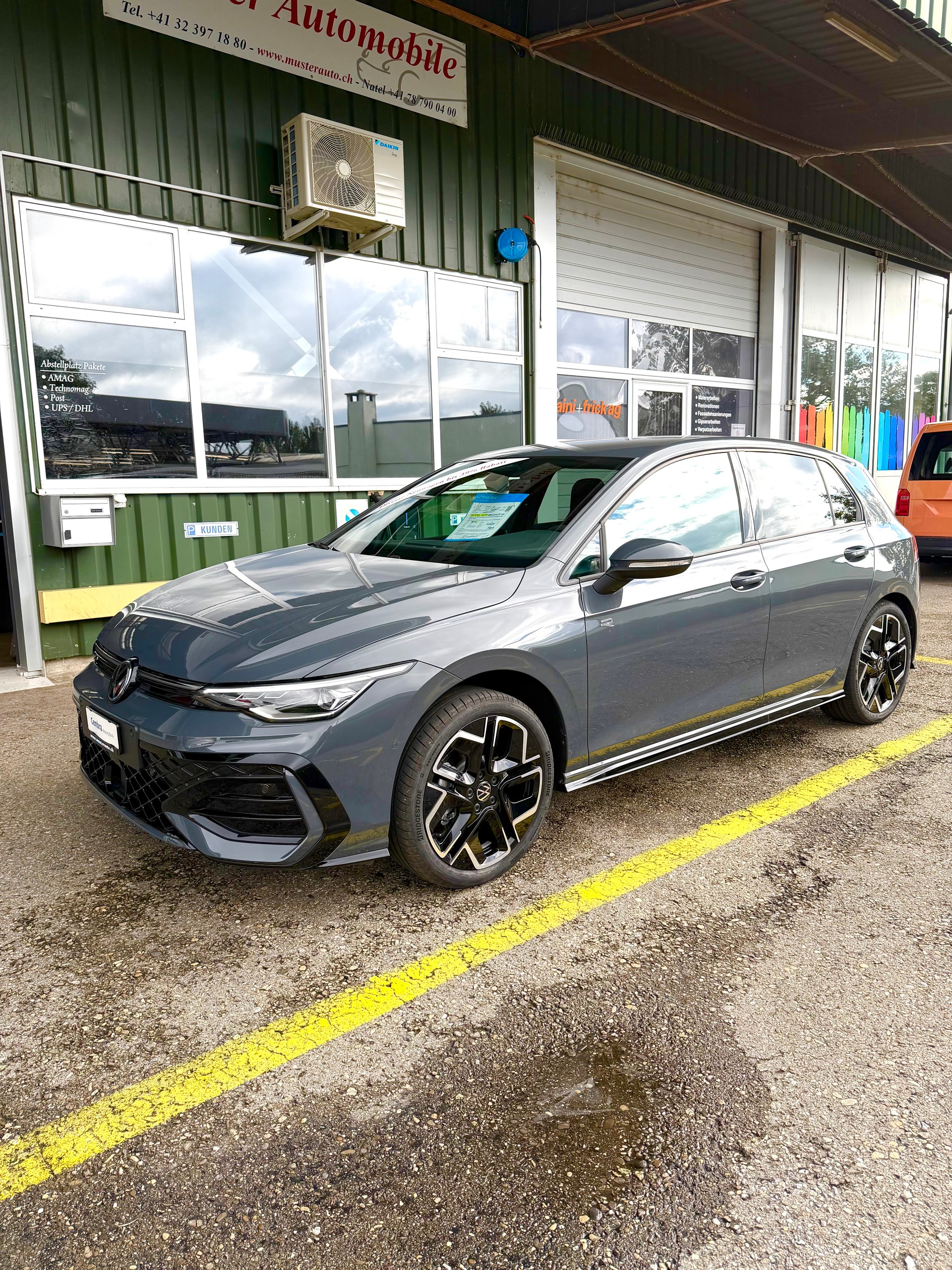 VW Golf 1.5 E TSI mHEV R-Line Aussen und Innen DSG 150 PS Anhängerkupplung und mit 33 % Rabatt !