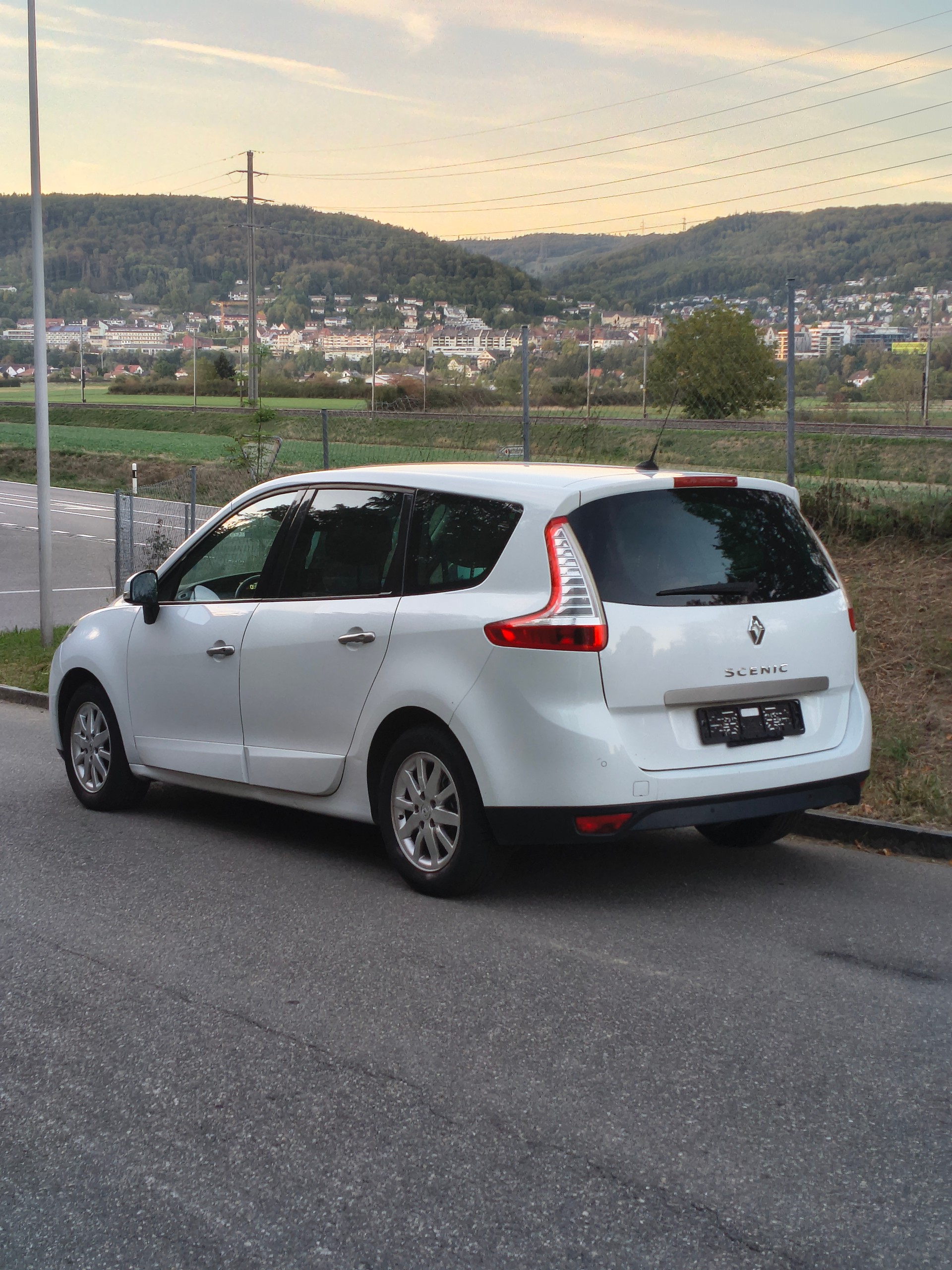 RENAULT Grand Scénic 2.0 16V Dynamique X-Tronic CVT-image-6