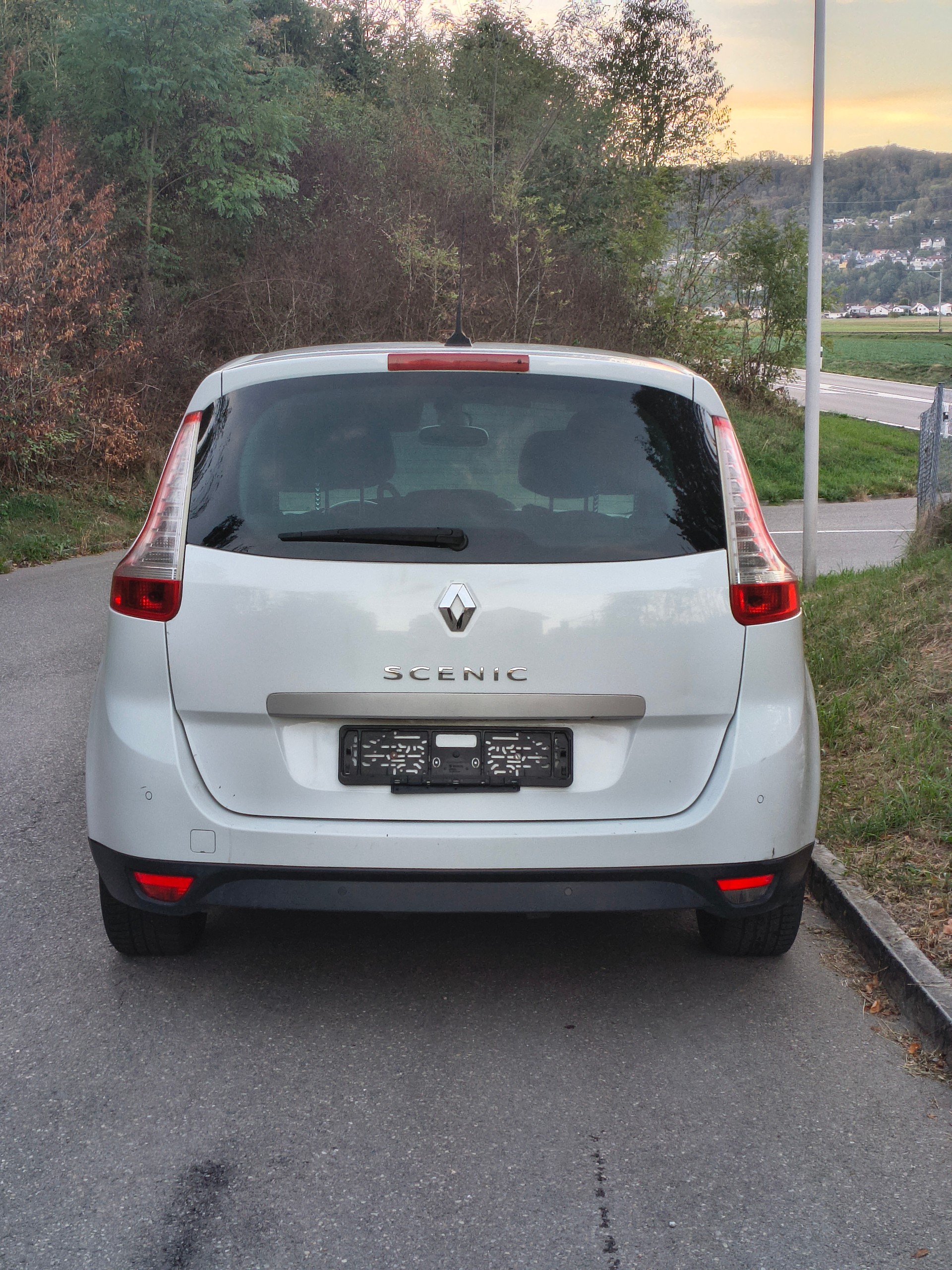 RENAULT Grand Scénic 2.0 16V Dynamique X-Tronic CVT-image-5