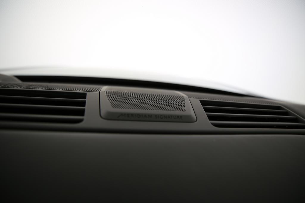 LAND ROVER Range Rover 4.4 V8 SV LWB-image-12