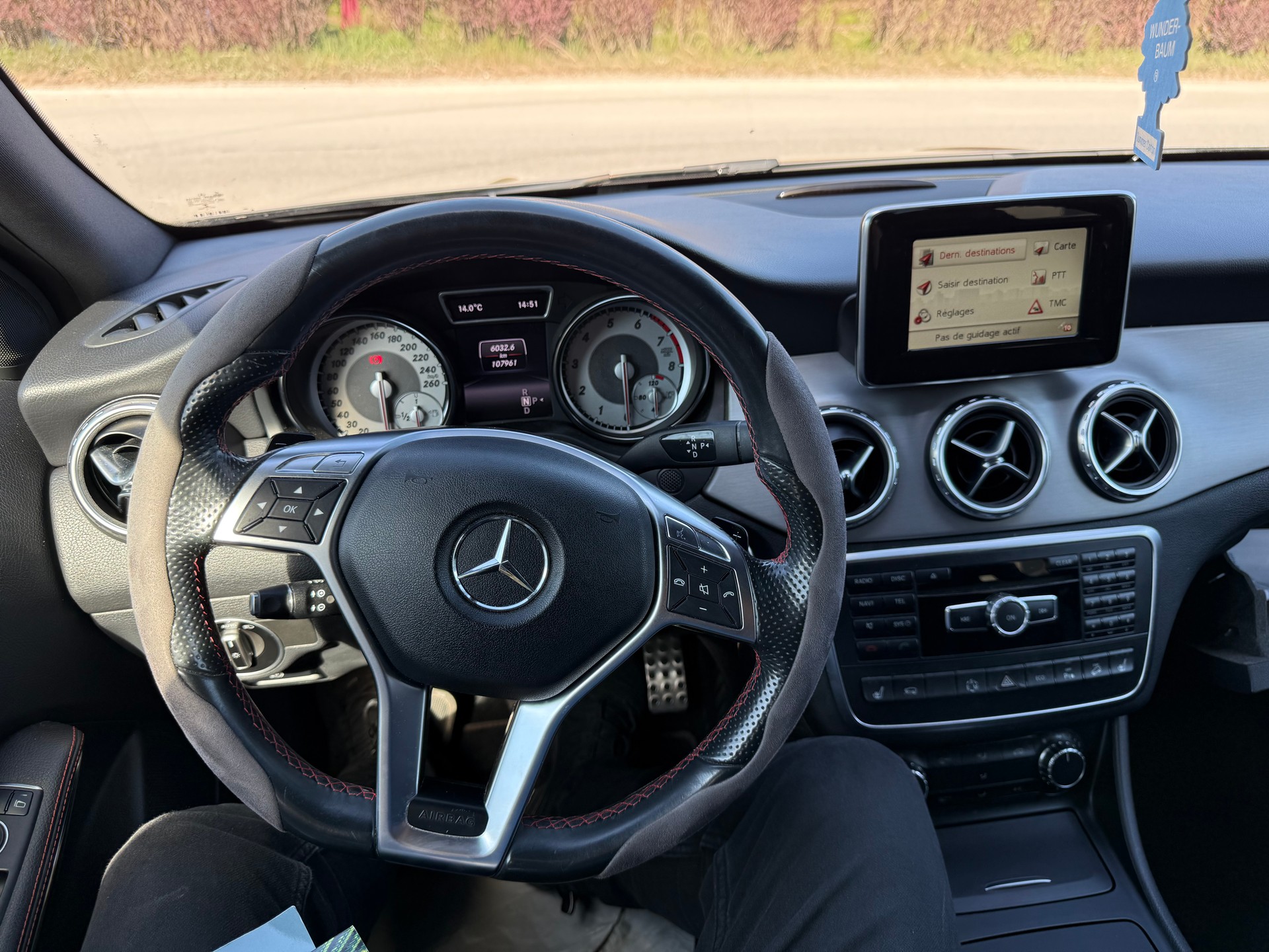 MERCEDES-BENZ GLA 250 4Matic 7G-DCT-image-10