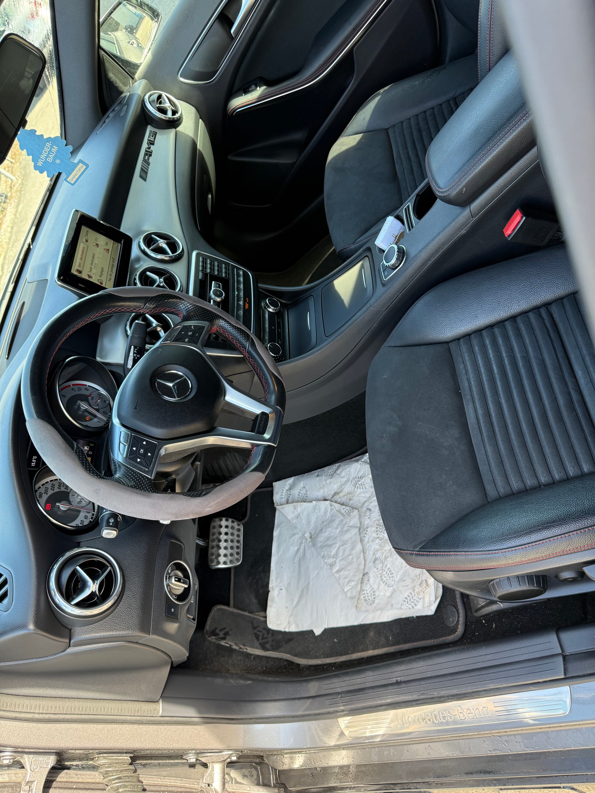 MERCEDES-BENZ GLA 250 4Matic 7G-DCT-image-9