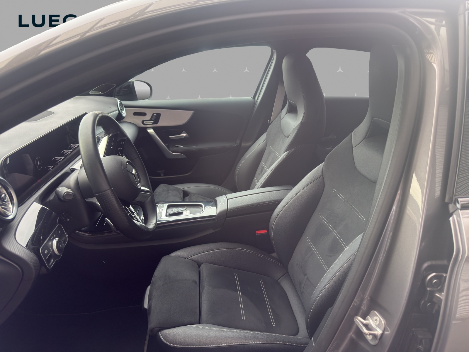 MERCEDES-BENZ A 250 4M - AMG / DISTRONIC / 360 Grad Kamera / Head-Up Display-image-7