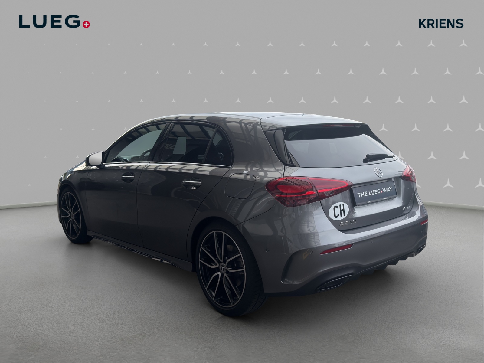 MERCEDES-BENZ A 250 4M - AMG / DISTRONIC / 360 Grad Kamera / Head-Up Display-image-2