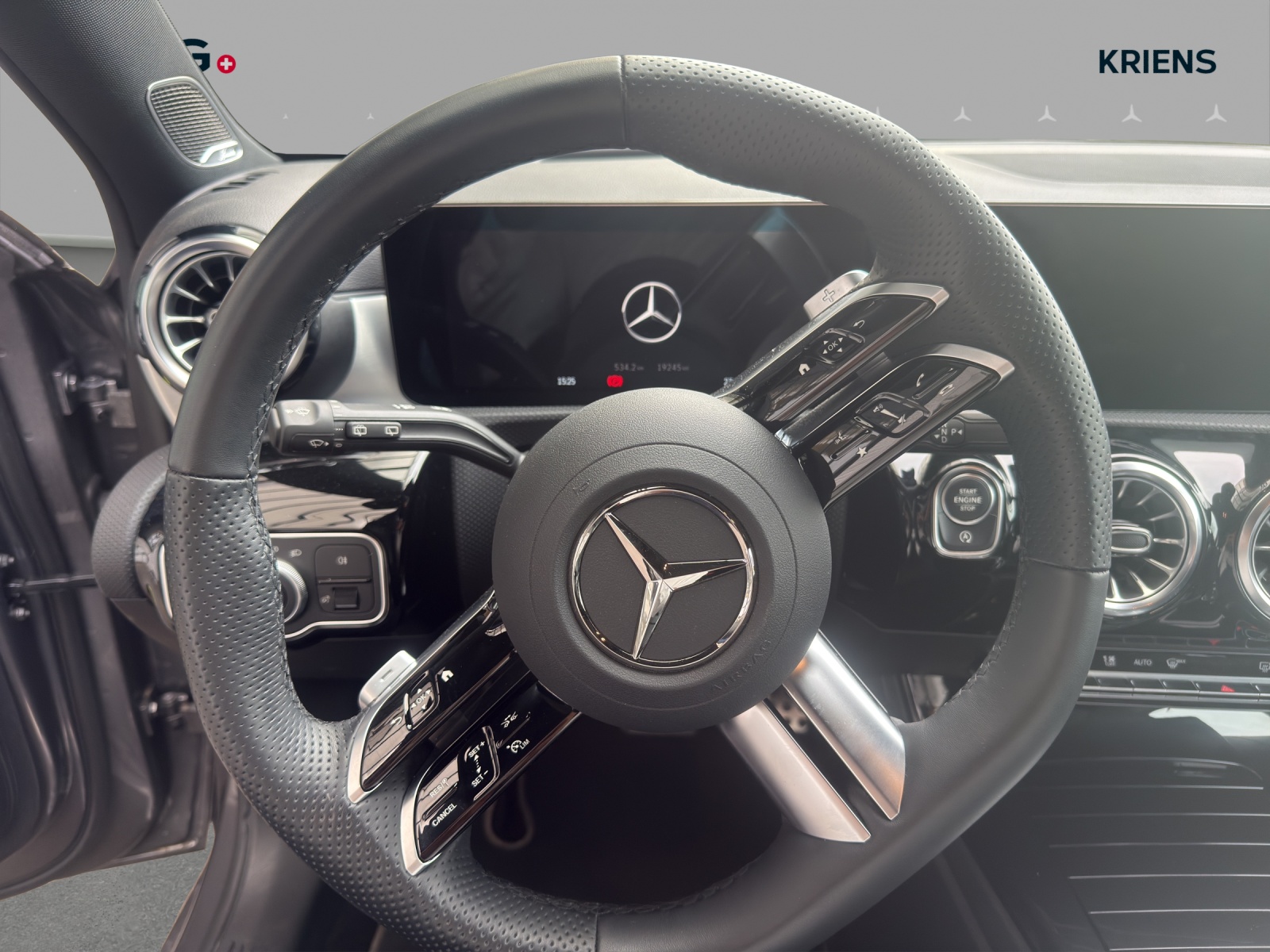 MERCEDES-BENZ A 250 4M - AMG / DISTRONIC / 360 Grad Kamera / Head-Up Display-image-9