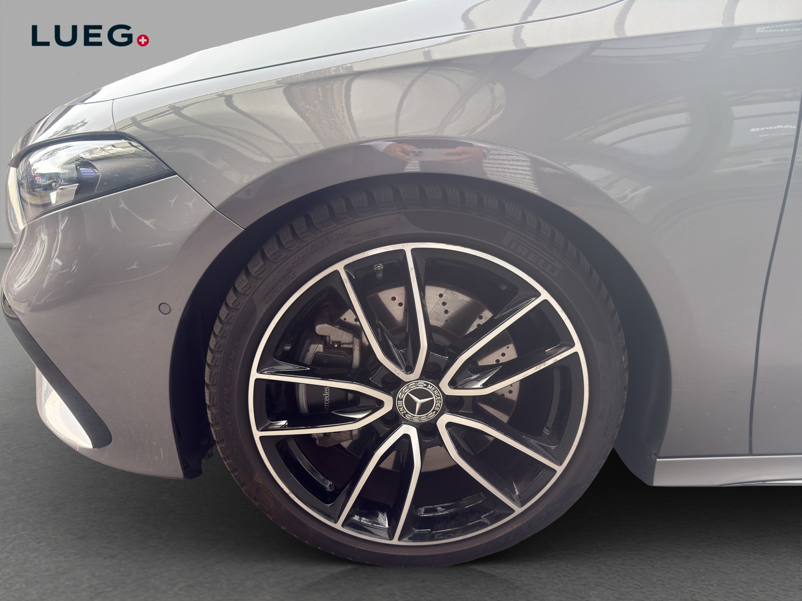MERCEDES-BENZ A 250 4M - AMG / DISTRONIC / 360 Grad Kamera / Head-Up Display-image-6