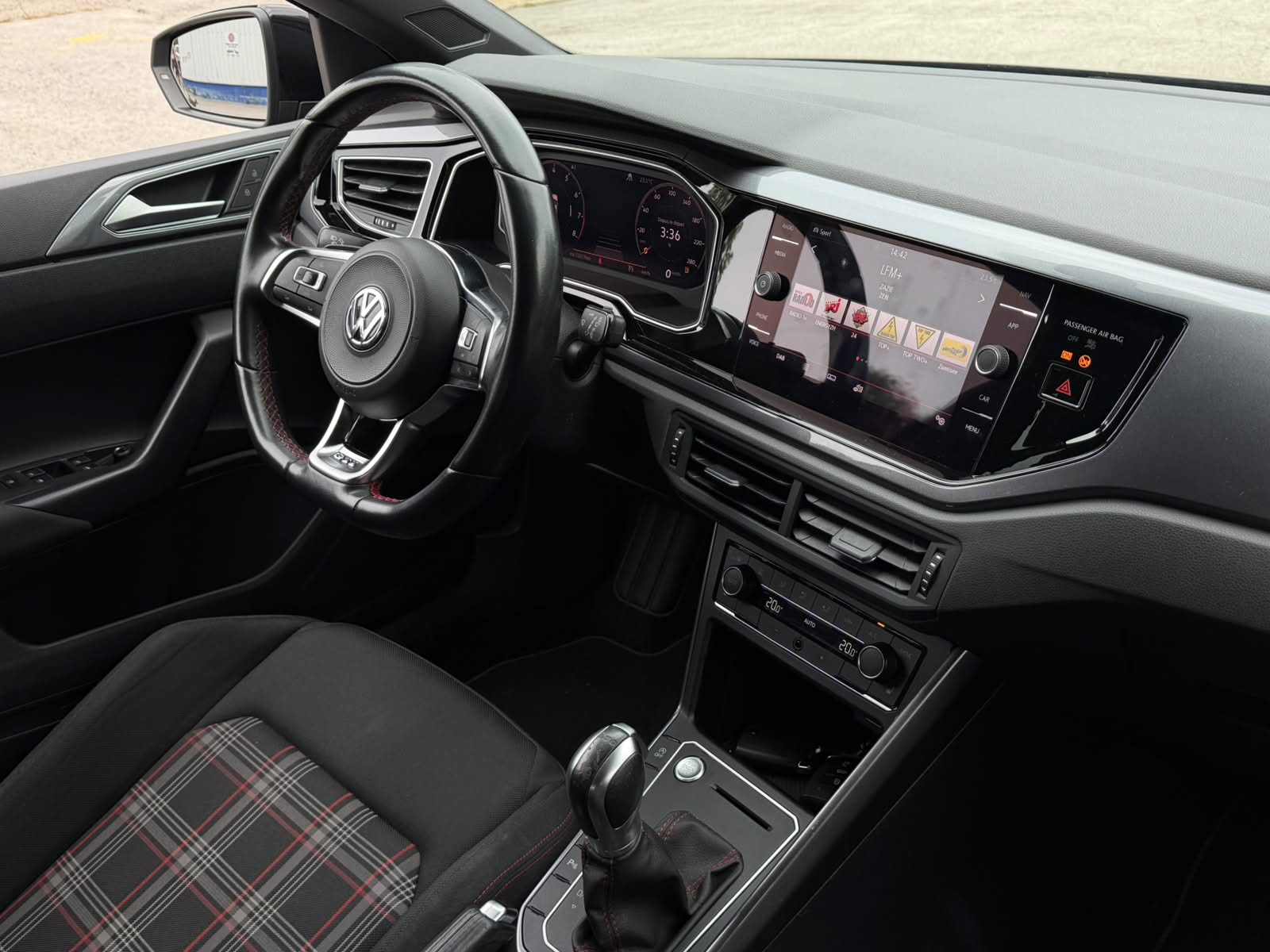 VW Polo 2.0 TSI GTI DSG-image-8