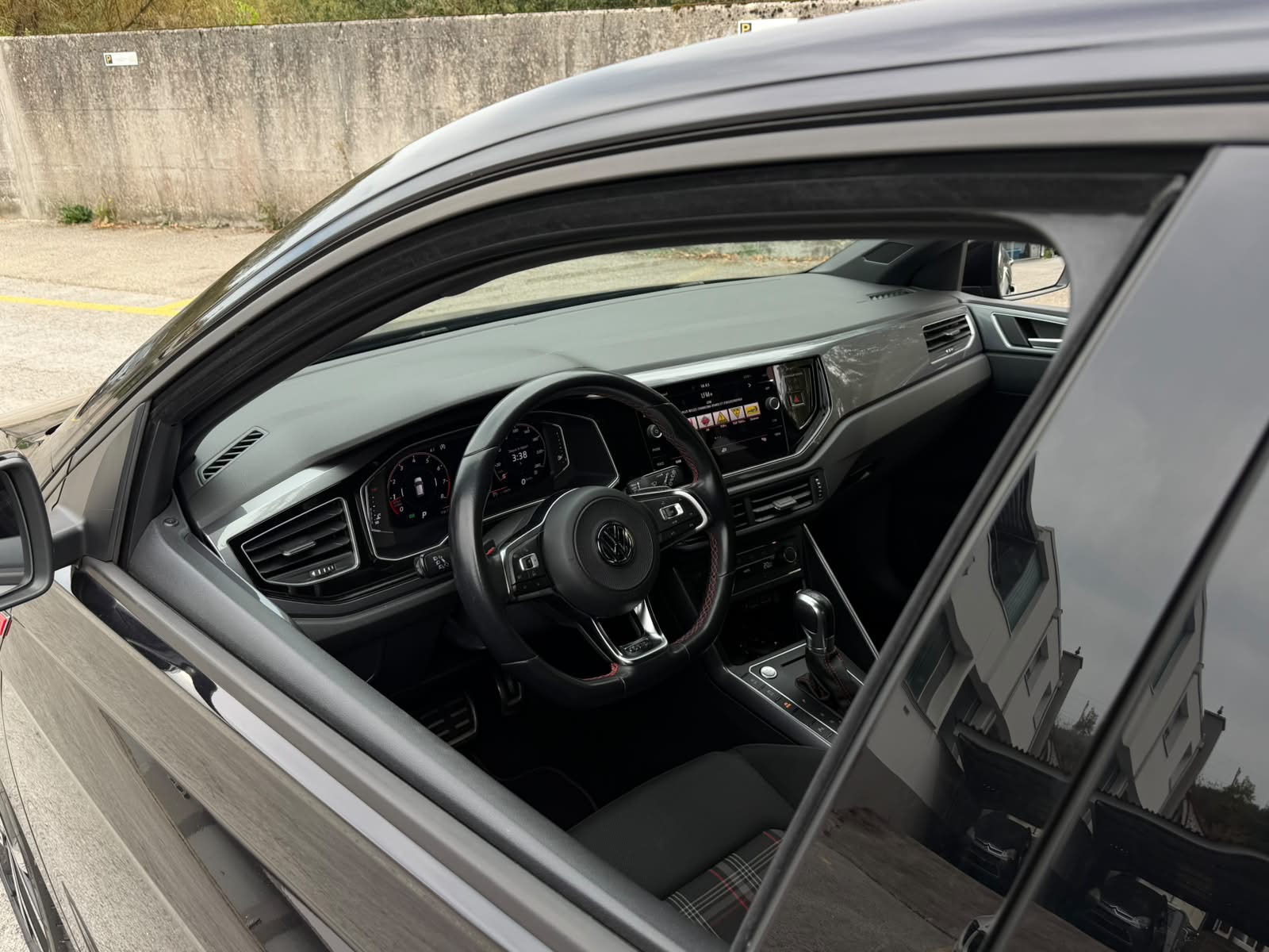 VW Polo 2.0 TSI GTI DSG-image-11
