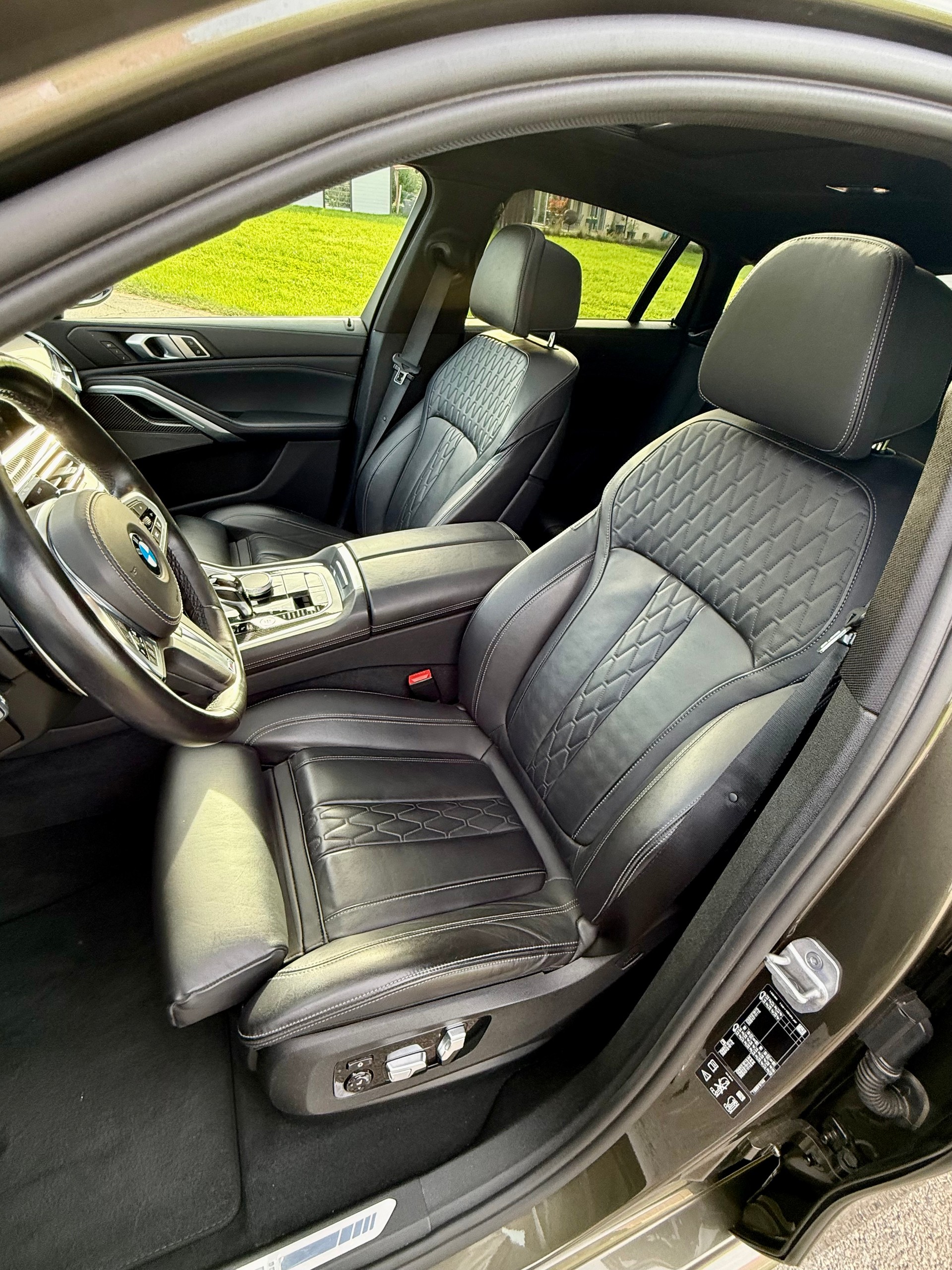 BMW X6 M50i-image-5