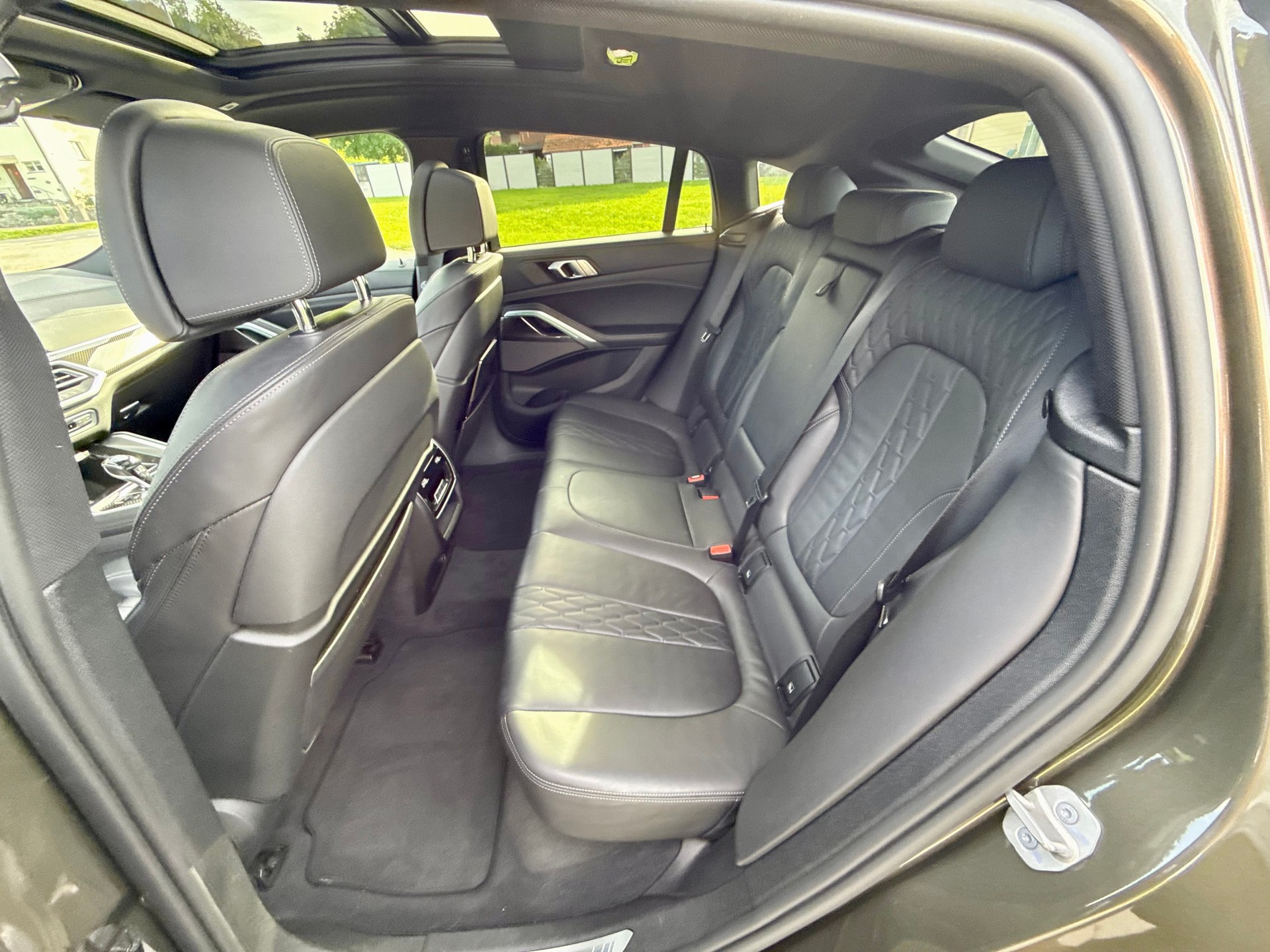 BMW X6 M50i-image-6