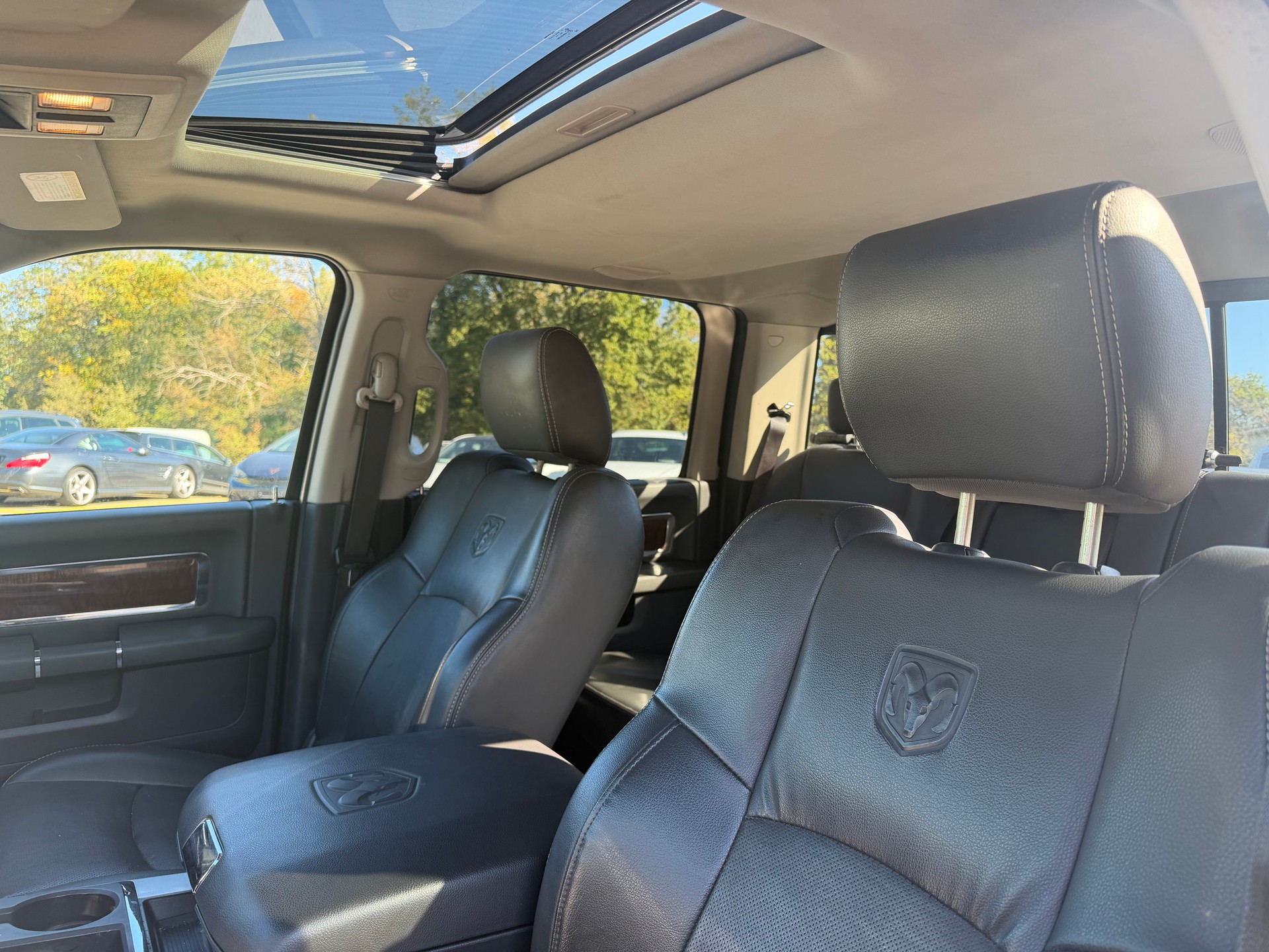 DODGE Ram 1500 Laremie Hemi 5.7 V8-image-10