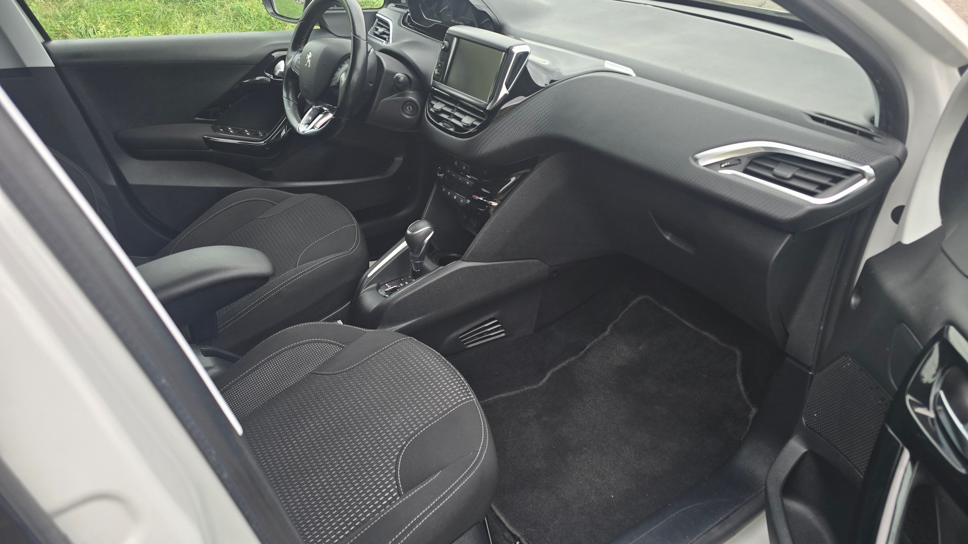 PEUGEOT 208 1.2 PureTech Tech Edition EAT6, Zahnriemen neu-image-3