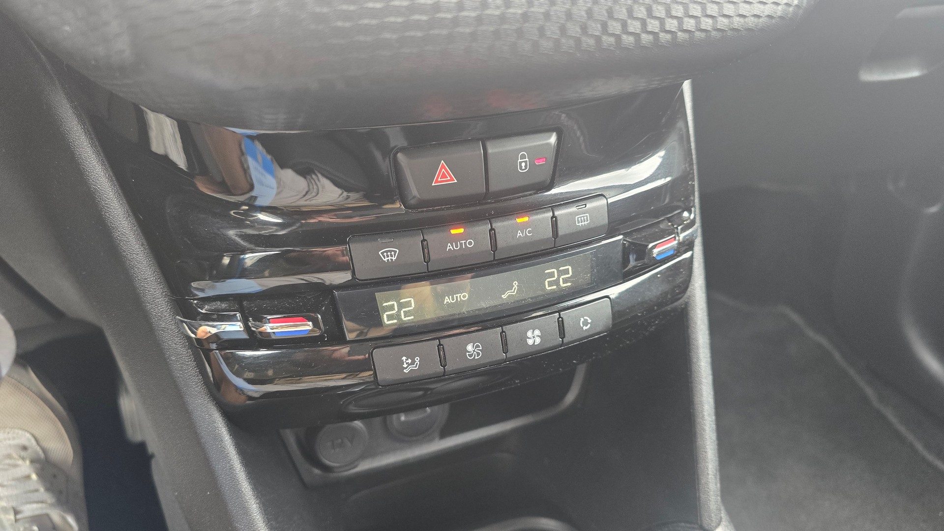 PEUGEOT 208 1.2 PureTech Tech Edition EAT6, Zahnriemen neu-image-18