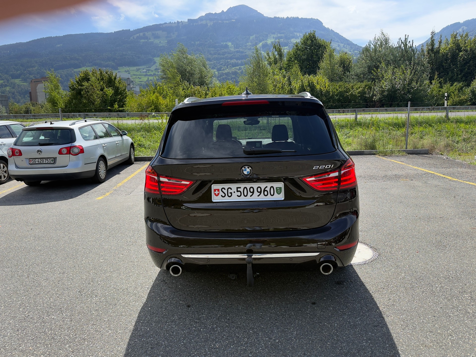 BMW 220i Gran Tourer DKG Luxury Line-image-3