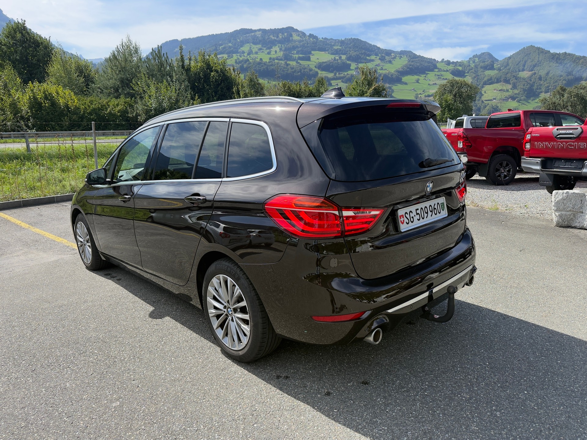 BMW 220i Gran Tourer DKG Luxury Line-image-2