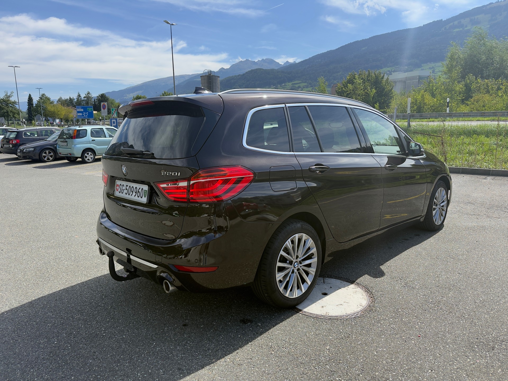BMW 220i Gran Tourer DKG Luxury Line-image-4