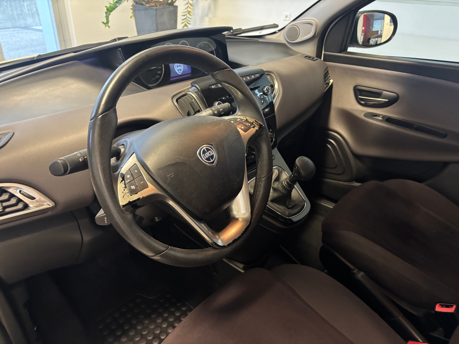 LANCIA Ypsilon 0.9 TwinAir Gold DFN-image-4