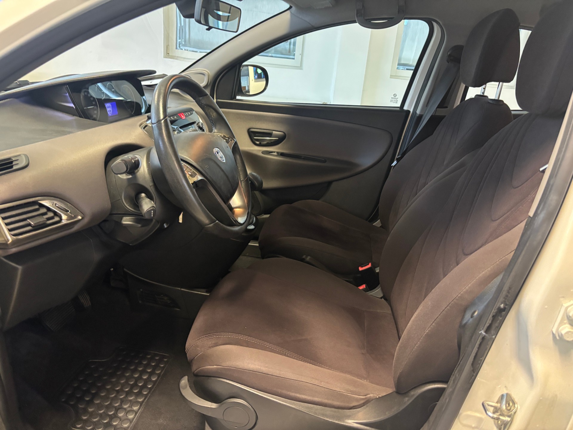 LANCIA Ypsilon 0.9 TwinAir Gold DFN-image-5
