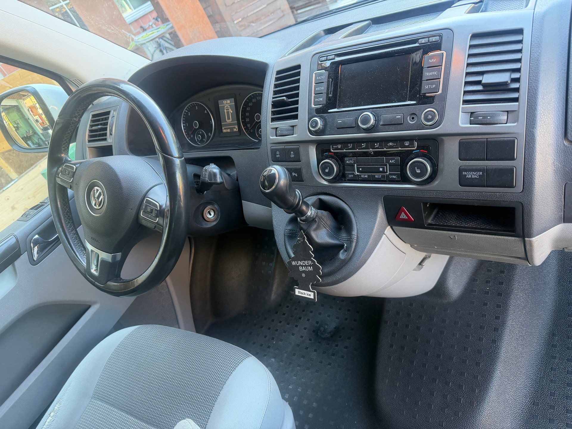VW T5 Caravelle Comfortline 2.0 TDI CR 4Motion-image-8