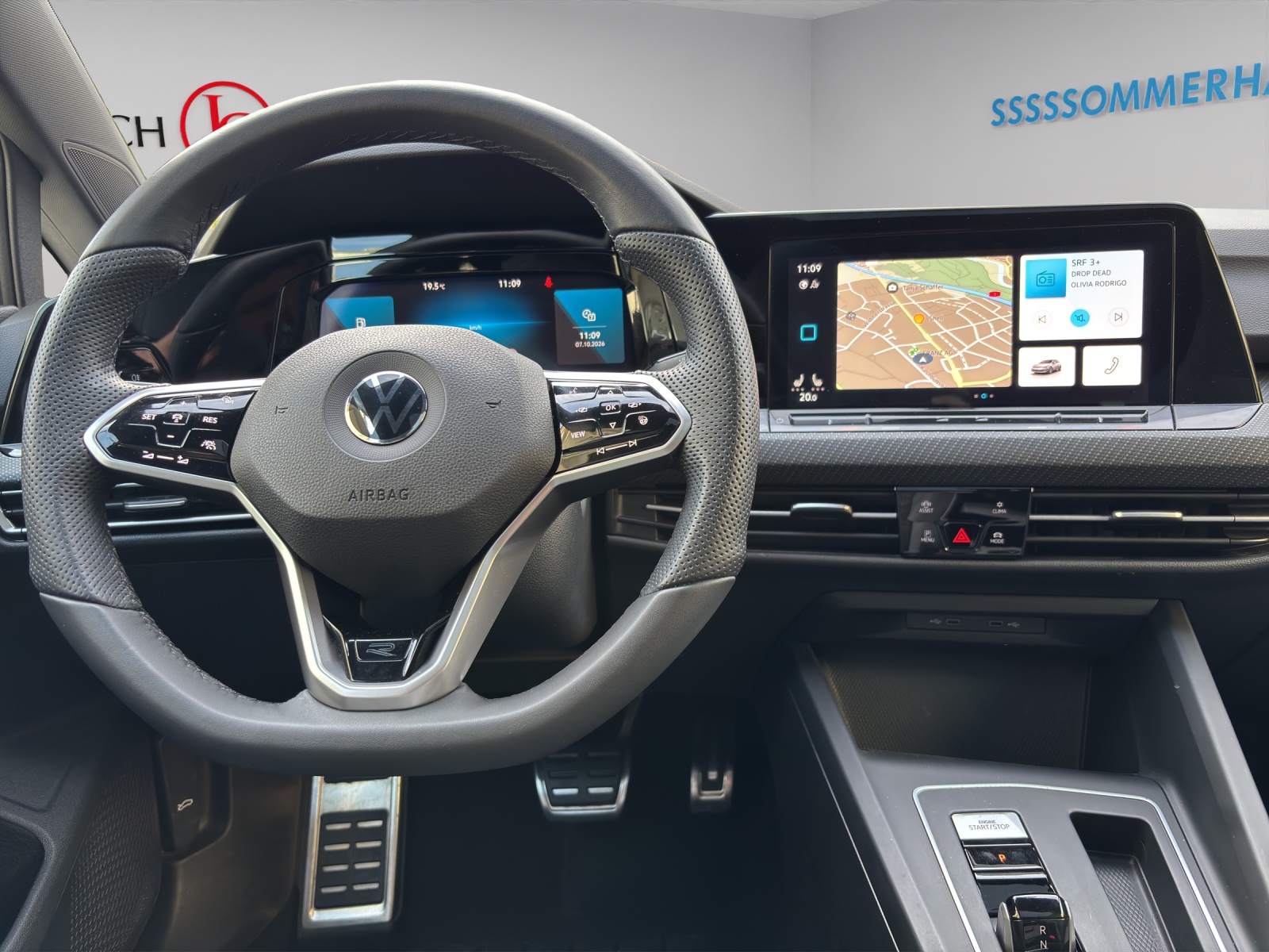 VW Golf VIII 1.5 eTSI R-Line DSG-image-7