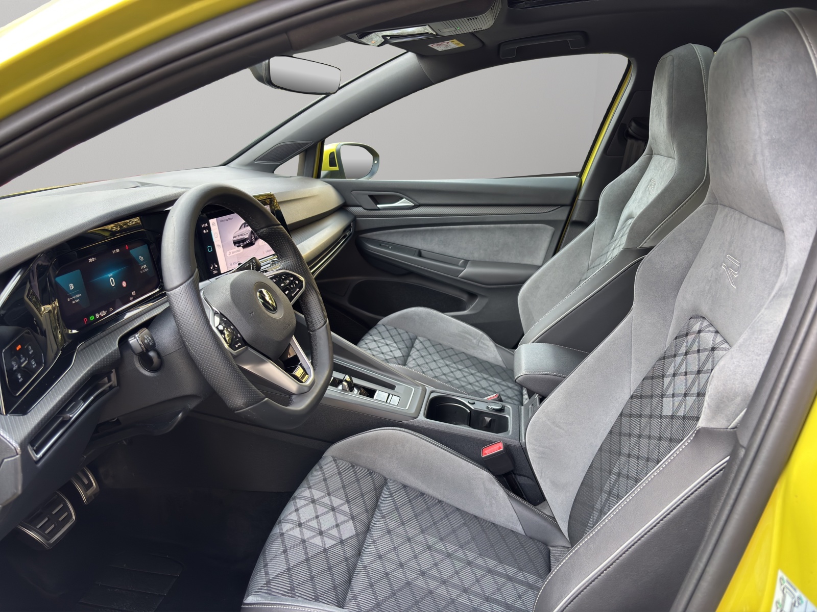 VW Golf VIII 1.5 eTSI R-Line DSG-image-5