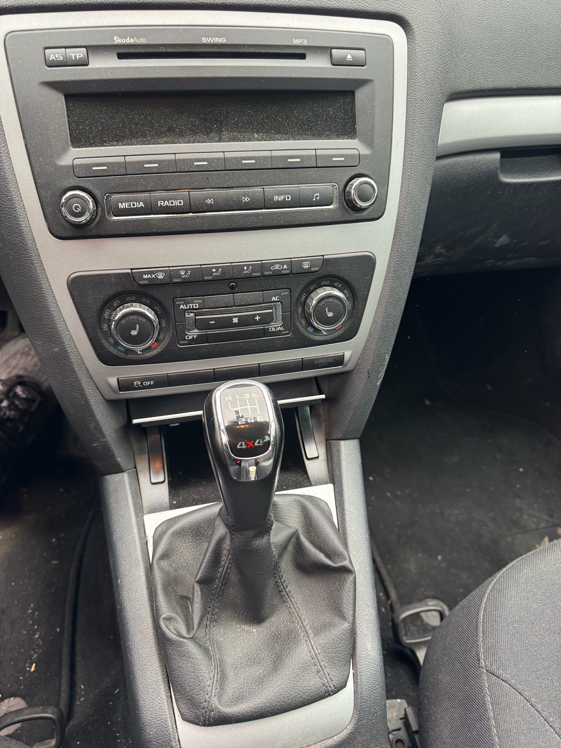 SKODA Octavia Combi 1.8 TSI Ambition 4x4-image-5