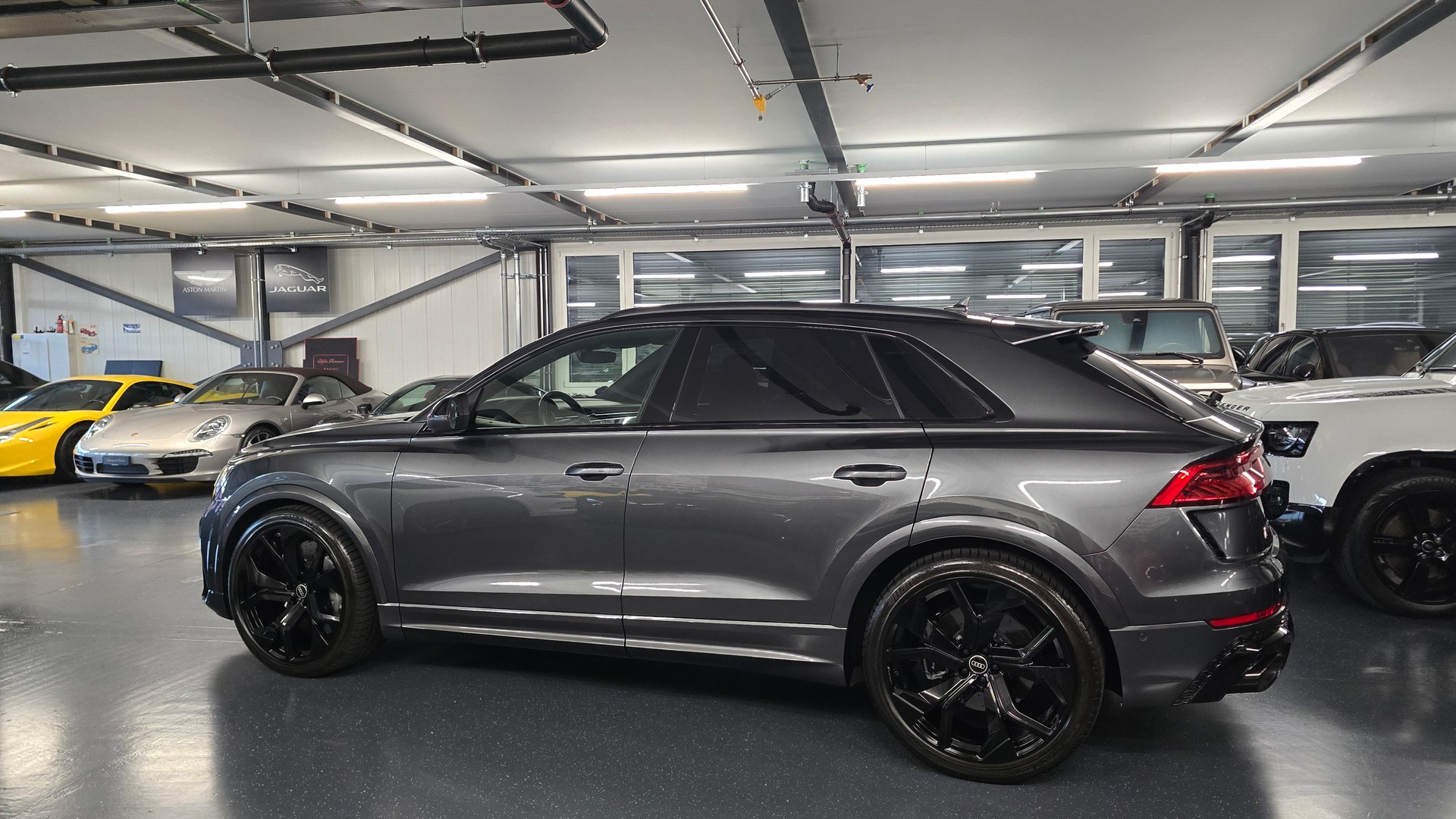 AUDI RSQ8 quattro tiptronic-image-8