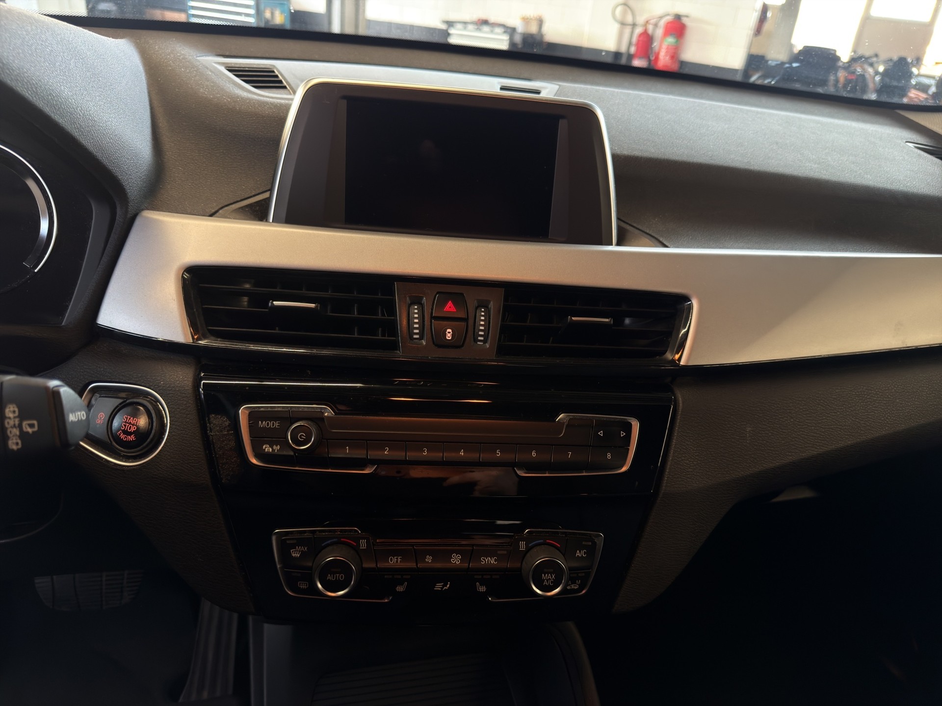 BMW X1 18d xDrive-image-15