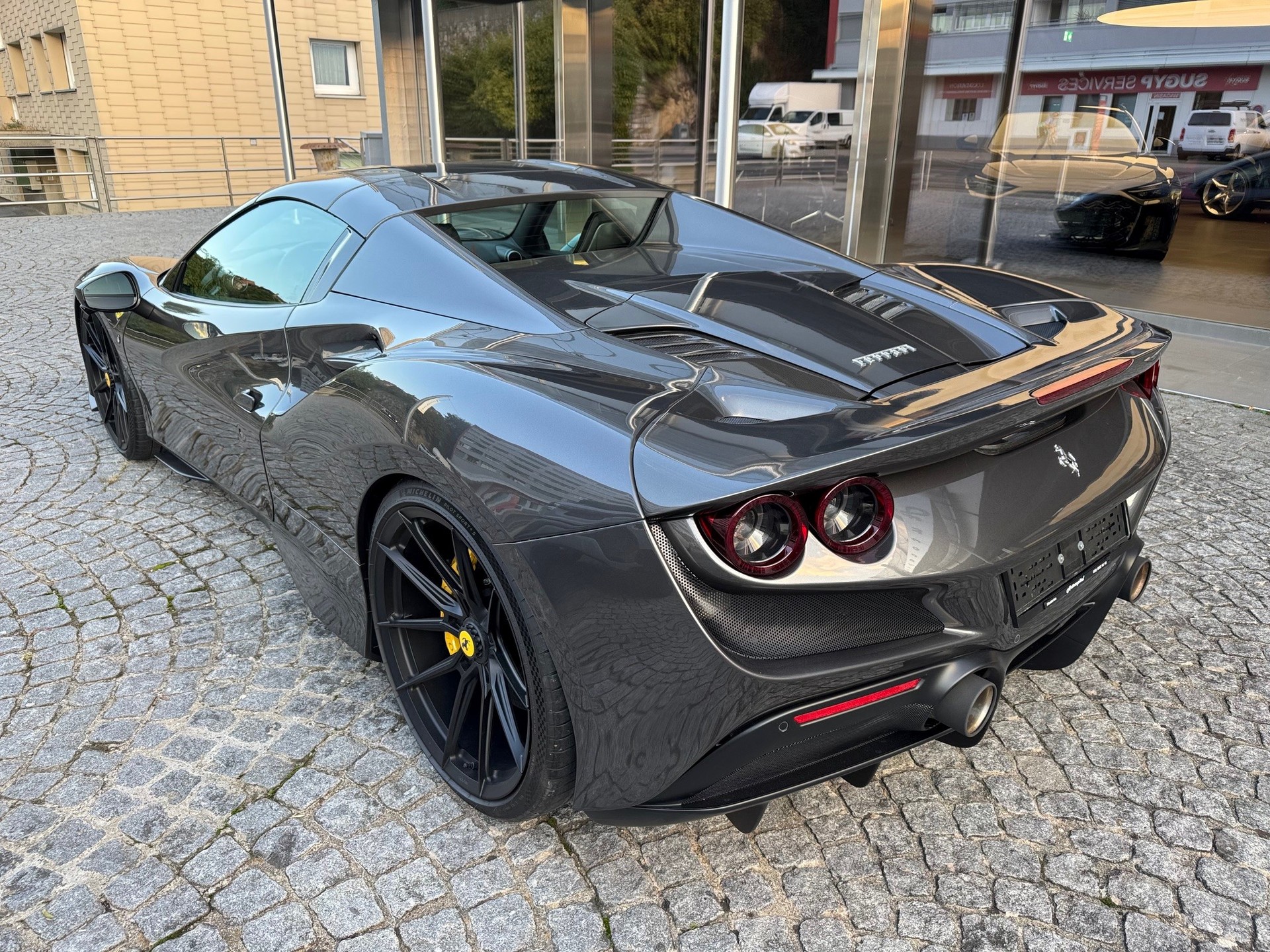 FERRARI F8 Spider-image-2