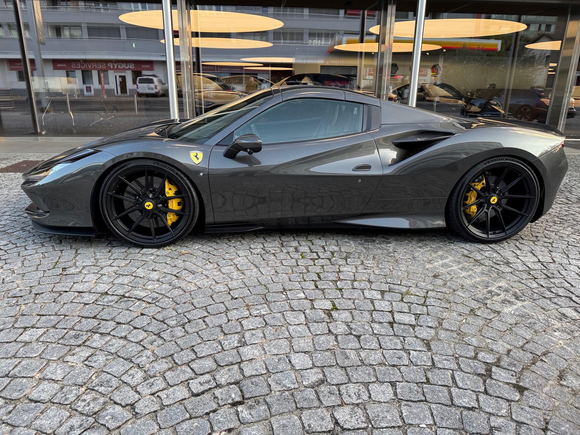 FERRARI F8 Spider-image-1
