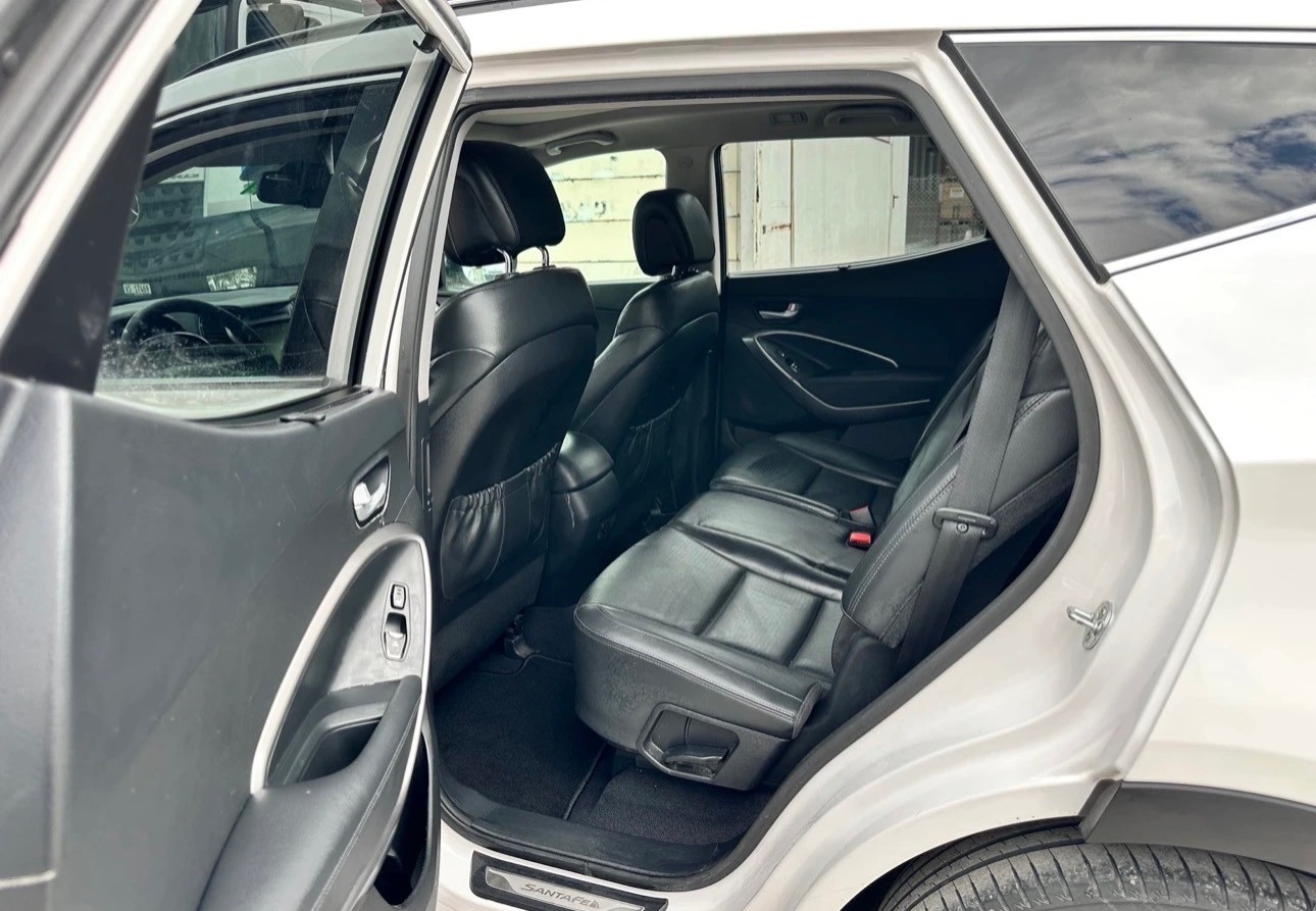 HYUNDAI Santa Fe 2.2 CRDI Premium 4WD Automatic-image-14