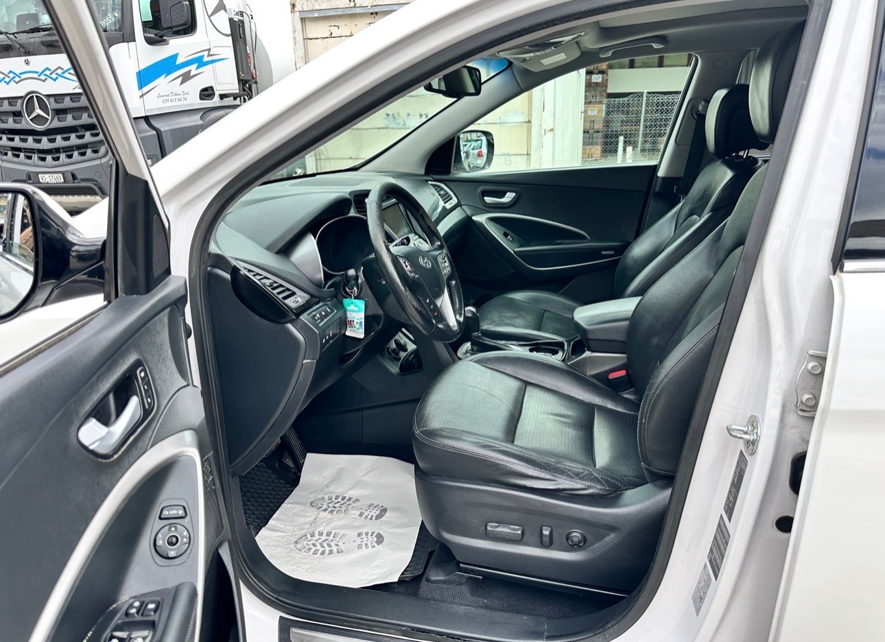 HYUNDAI Santa Fe 2.2 CRDI Premium 4WD Automatic-image-8
