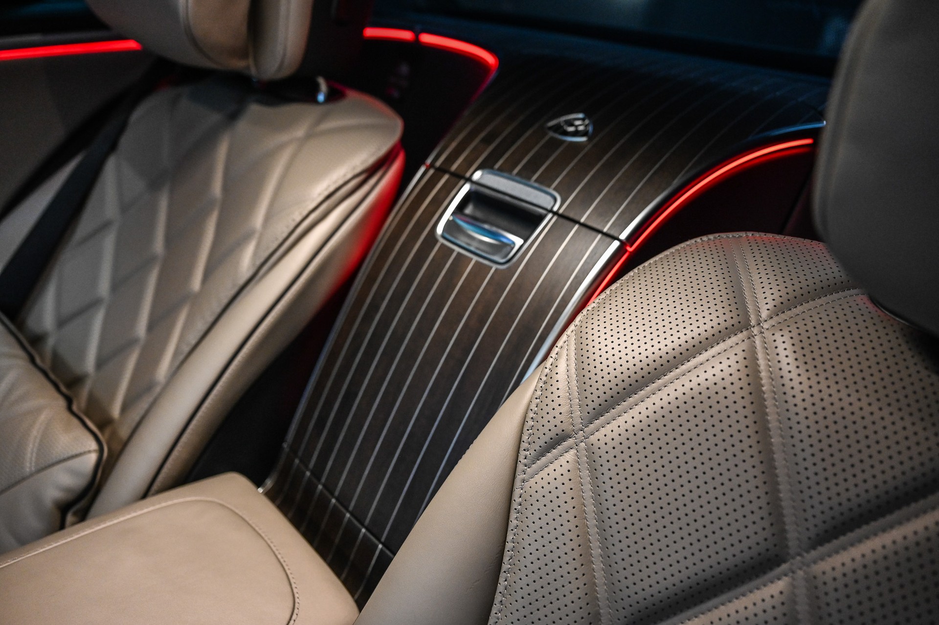 MERCEDES-BENZ S 680 Maybach V12 4matic 9G-Tronic-image-44