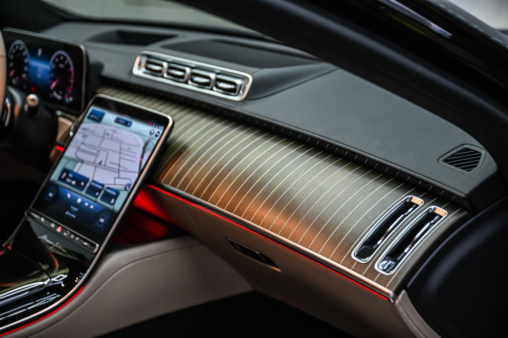 MERCEDES-BENZ S 680 Maybach V12 4matic 9G-Tronic-image-31
