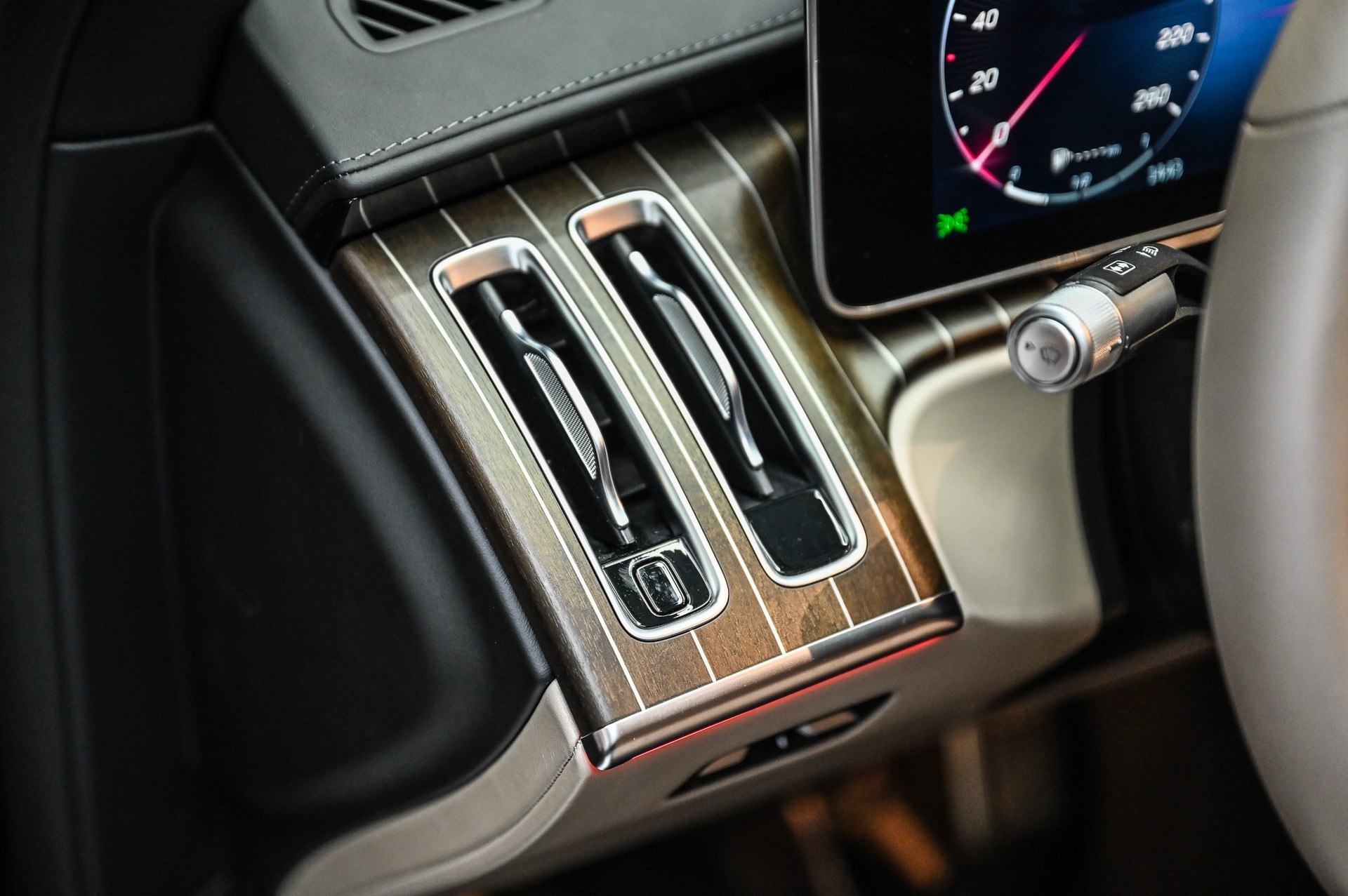 MERCEDES-BENZ S 680 Maybach V12 4matic 9G-Tronic-image-32