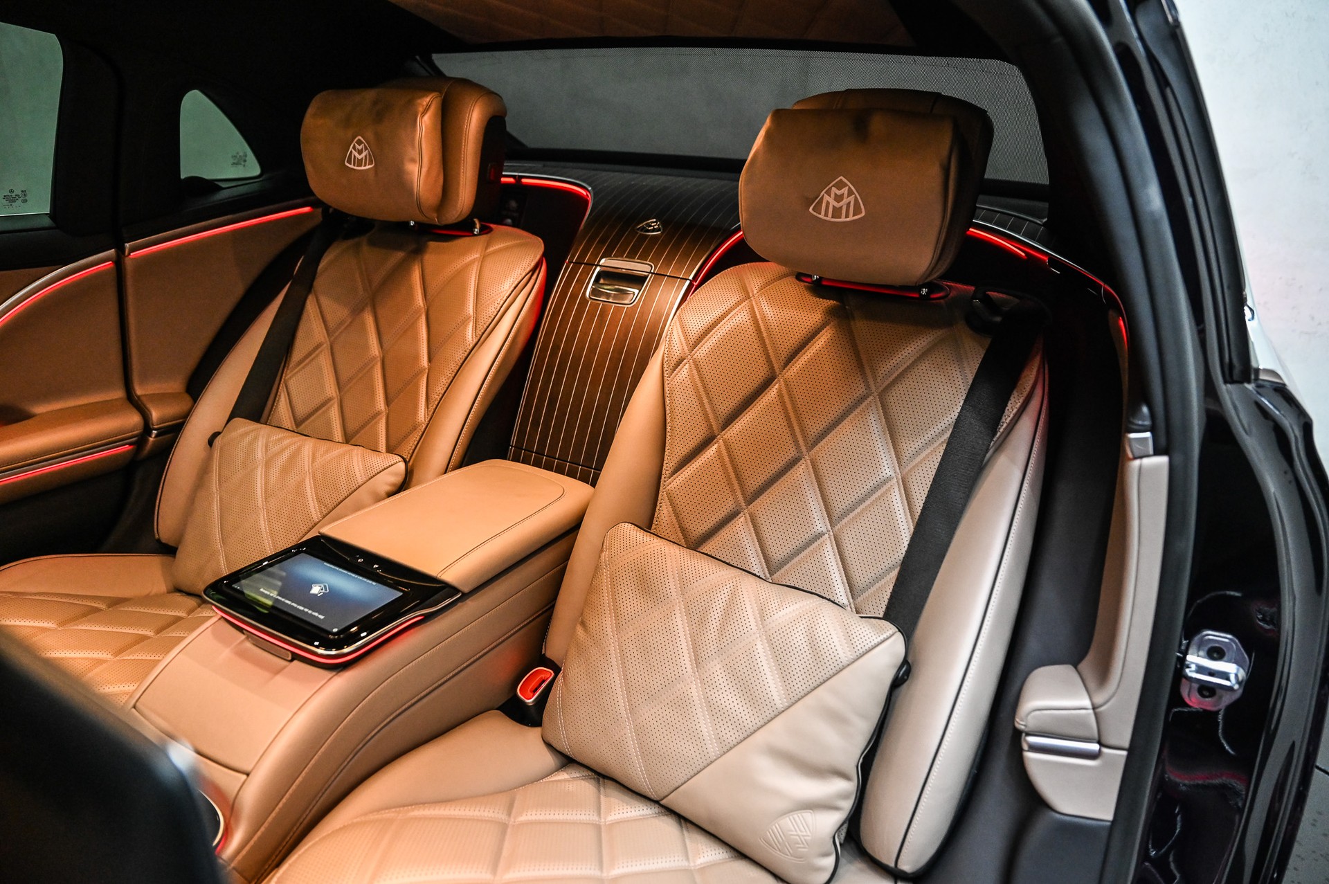 MERCEDES-BENZ S 680 Maybach V12 4matic 9G-Tronic-image-41