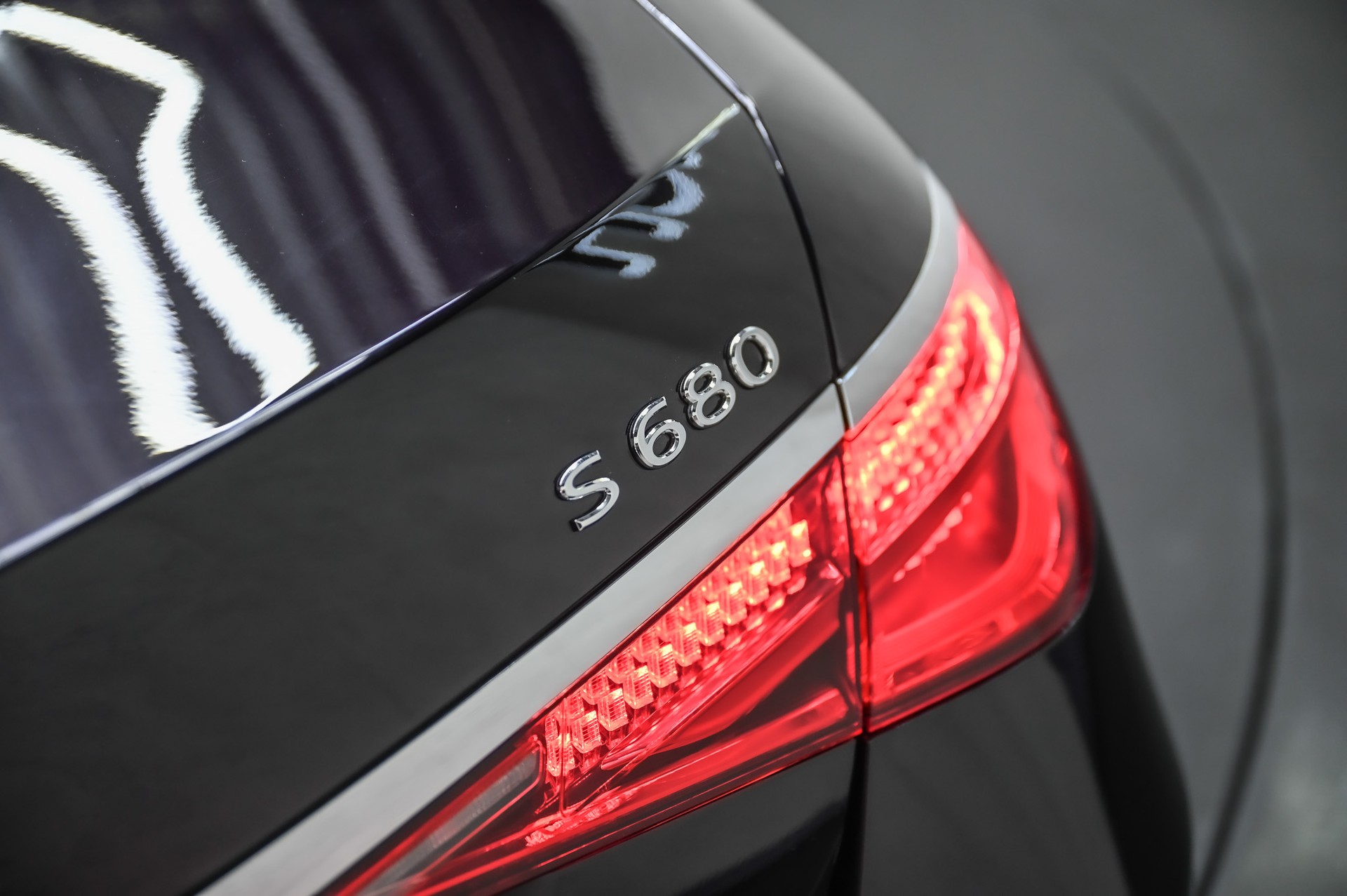 MERCEDES-BENZ S 680 Maybach V12 4matic 9G-Tronic-image-17
