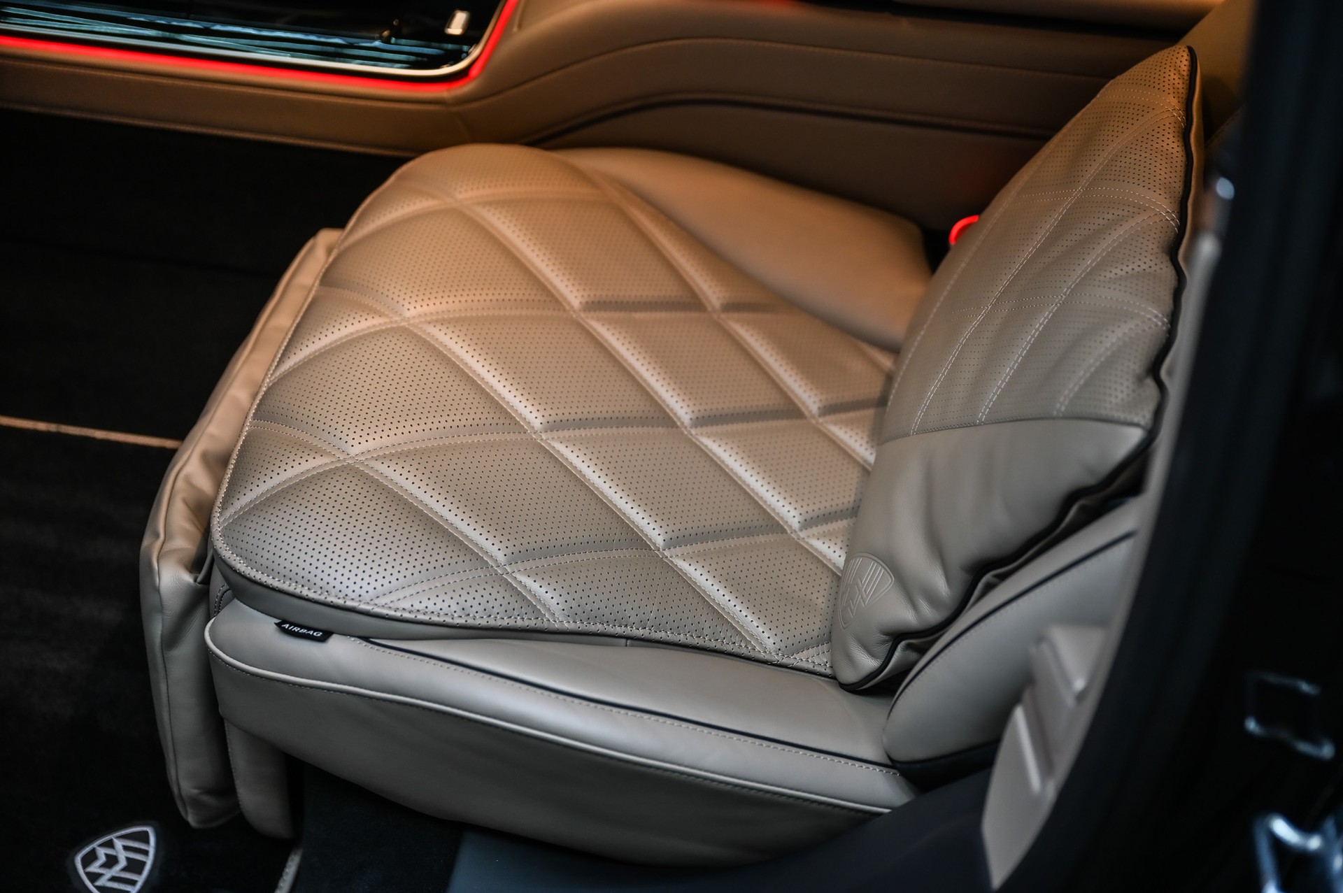 MERCEDES-BENZ S 680 Maybach V12 4matic 9G-Tronic-image-43