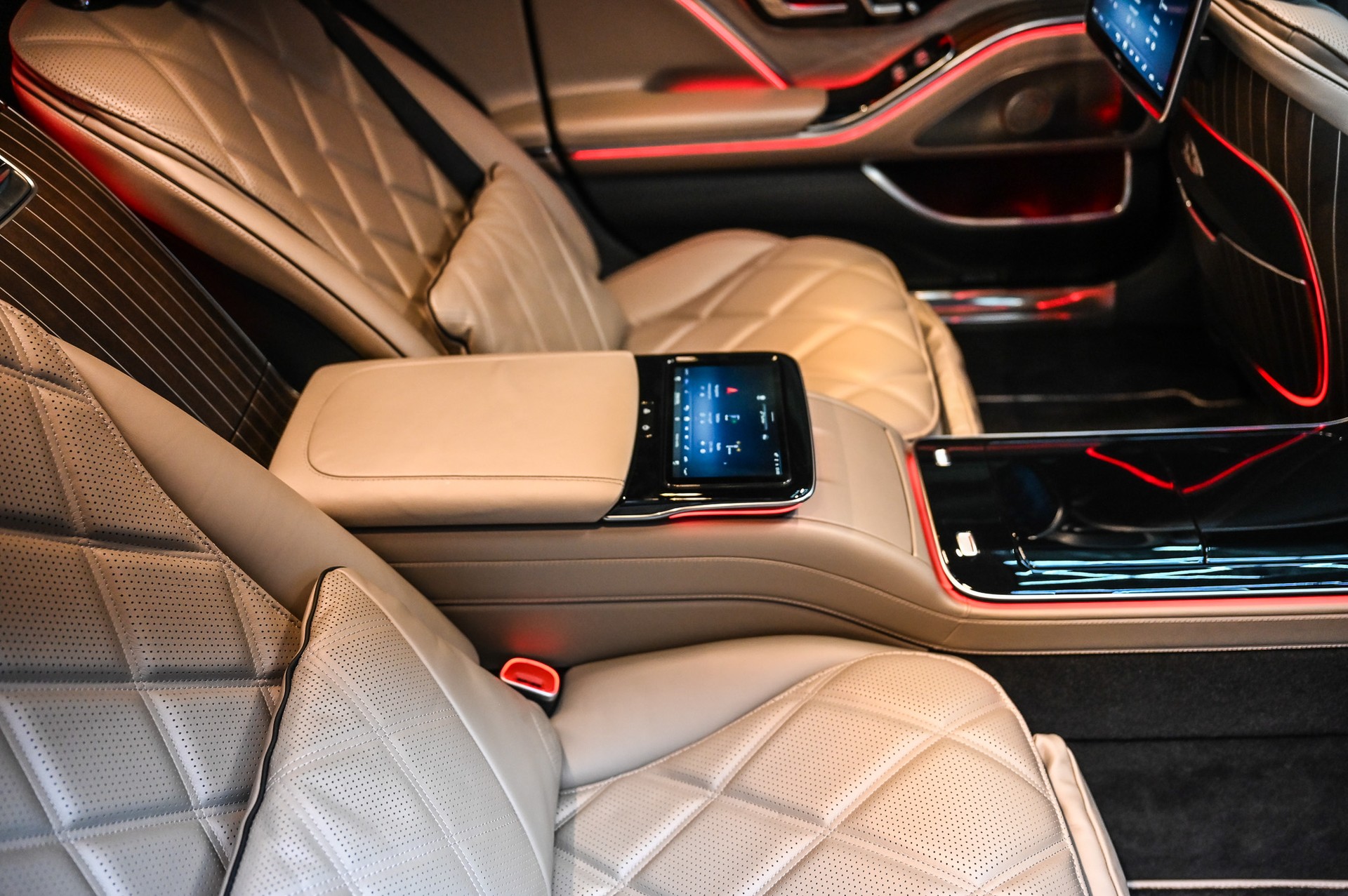 MERCEDES-BENZ S 680 Maybach V12 4matic 9G-Tronic-image-47
