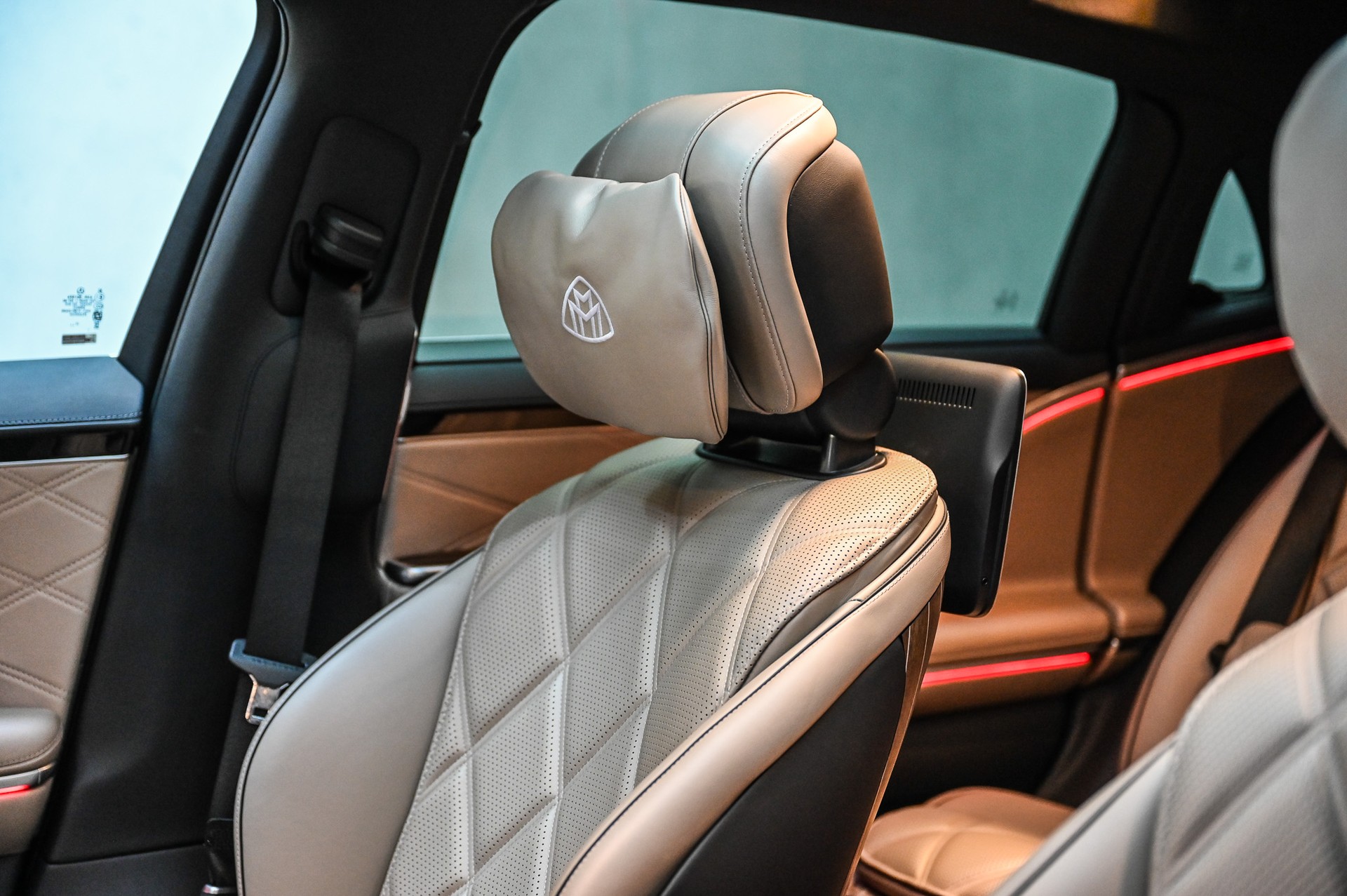 MERCEDES-BENZ S 680 Maybach V12 4matic 9G-Tronic-image-36