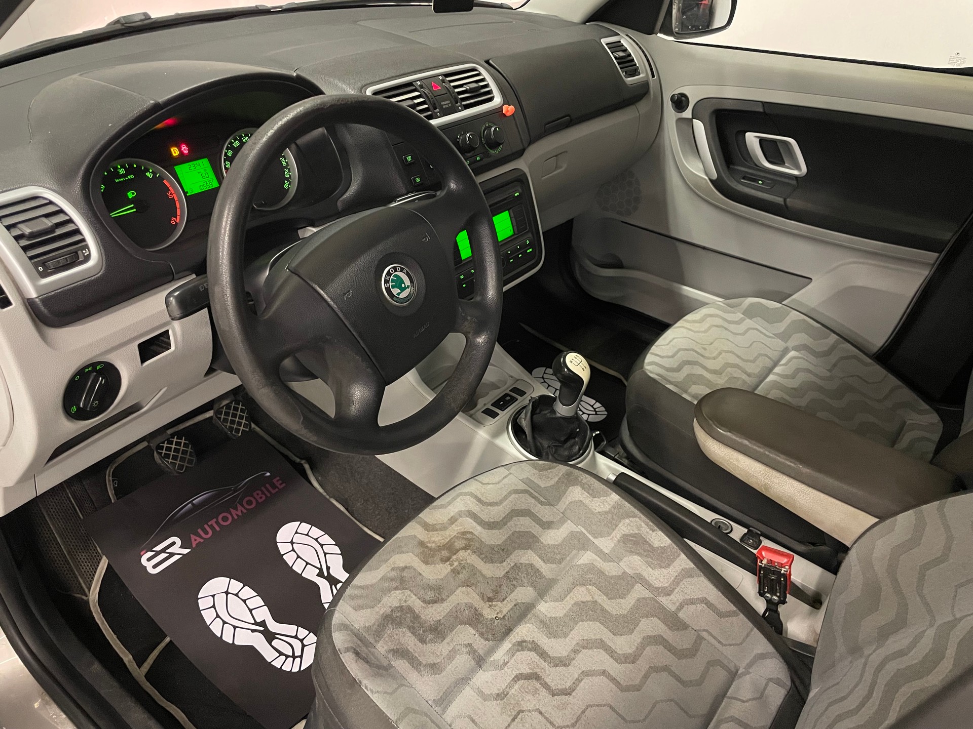 SKODA Roomster 1.9 TDI Style-image-11