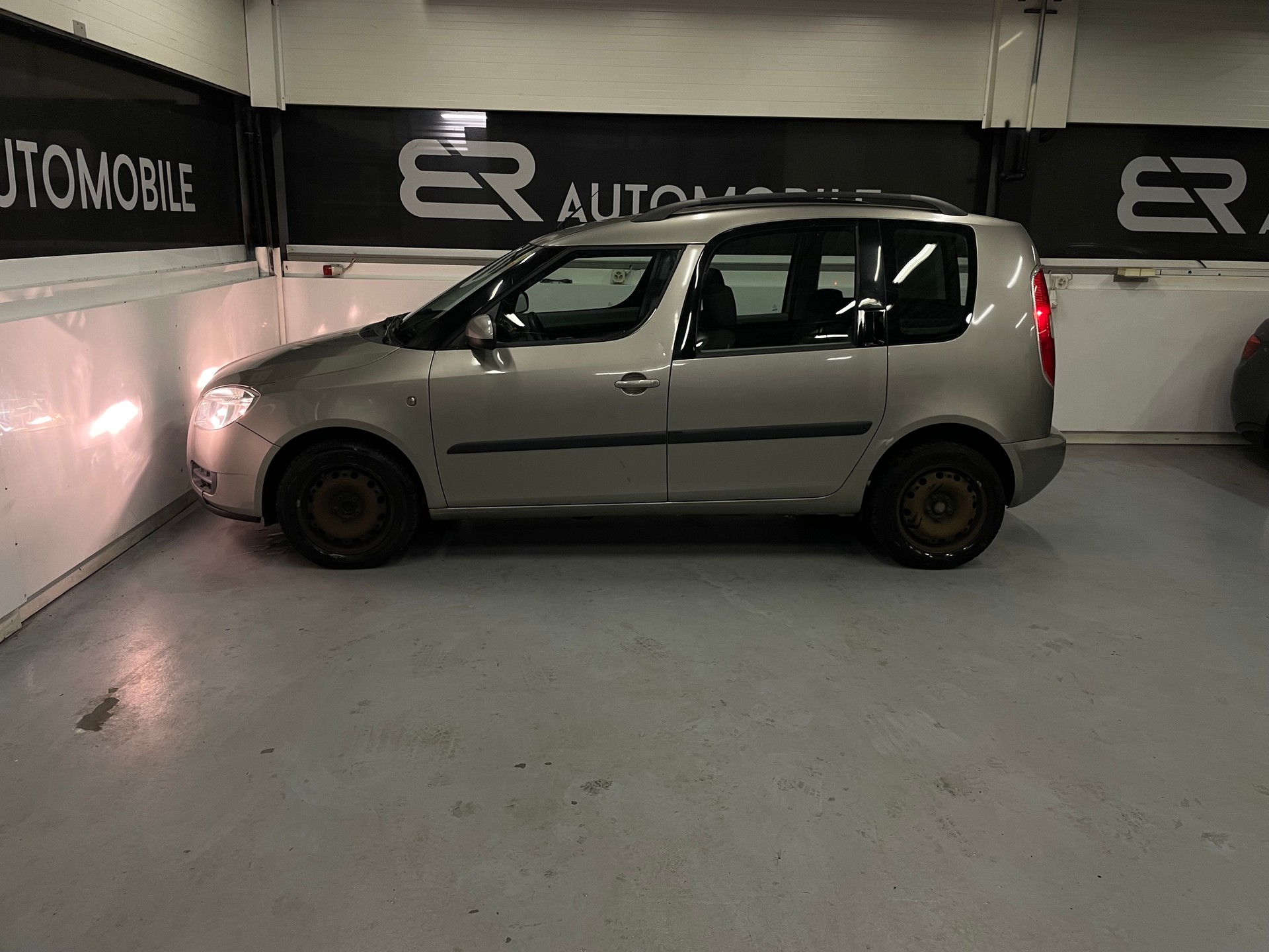 SKODA Roomster 1.9 TDI Style-image-7