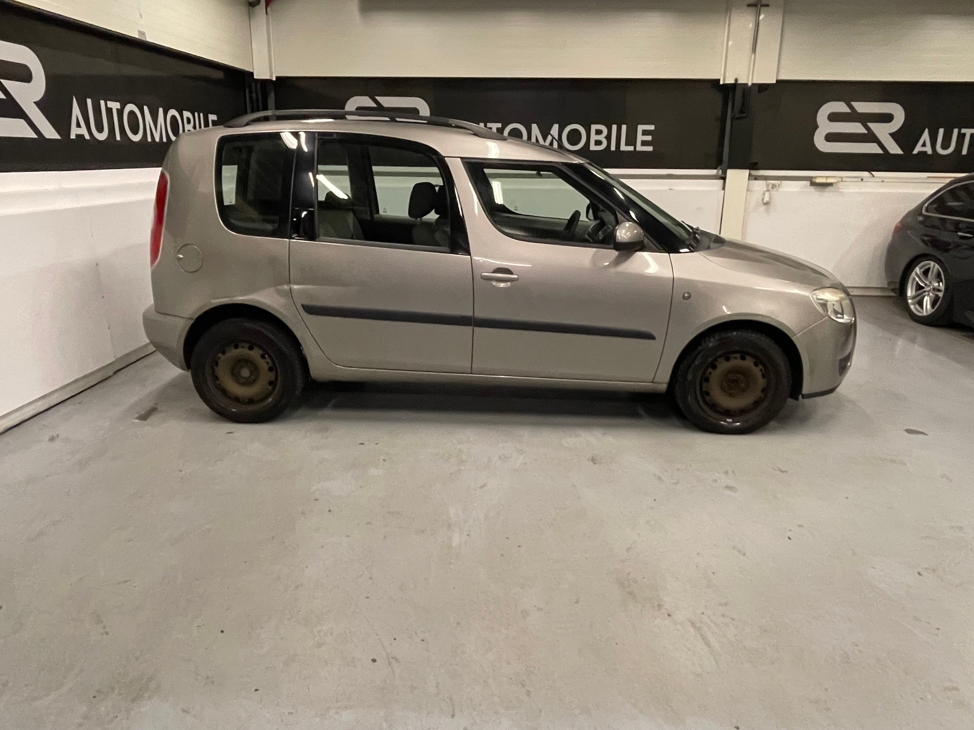 SKODA Roomster 1.9 TDI Style-image-8