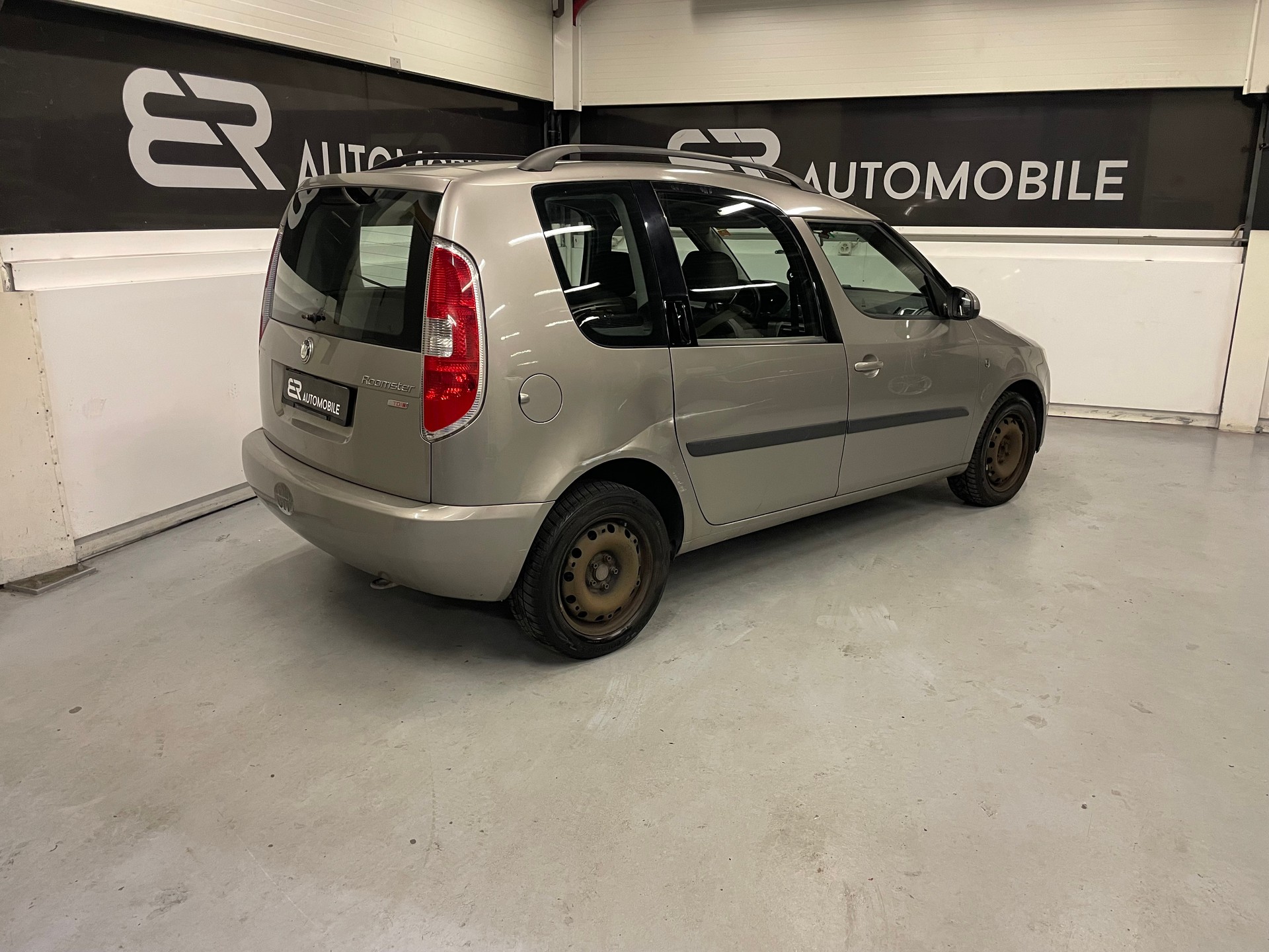 SKODA Roomster 1.9 TDI Style-image-3